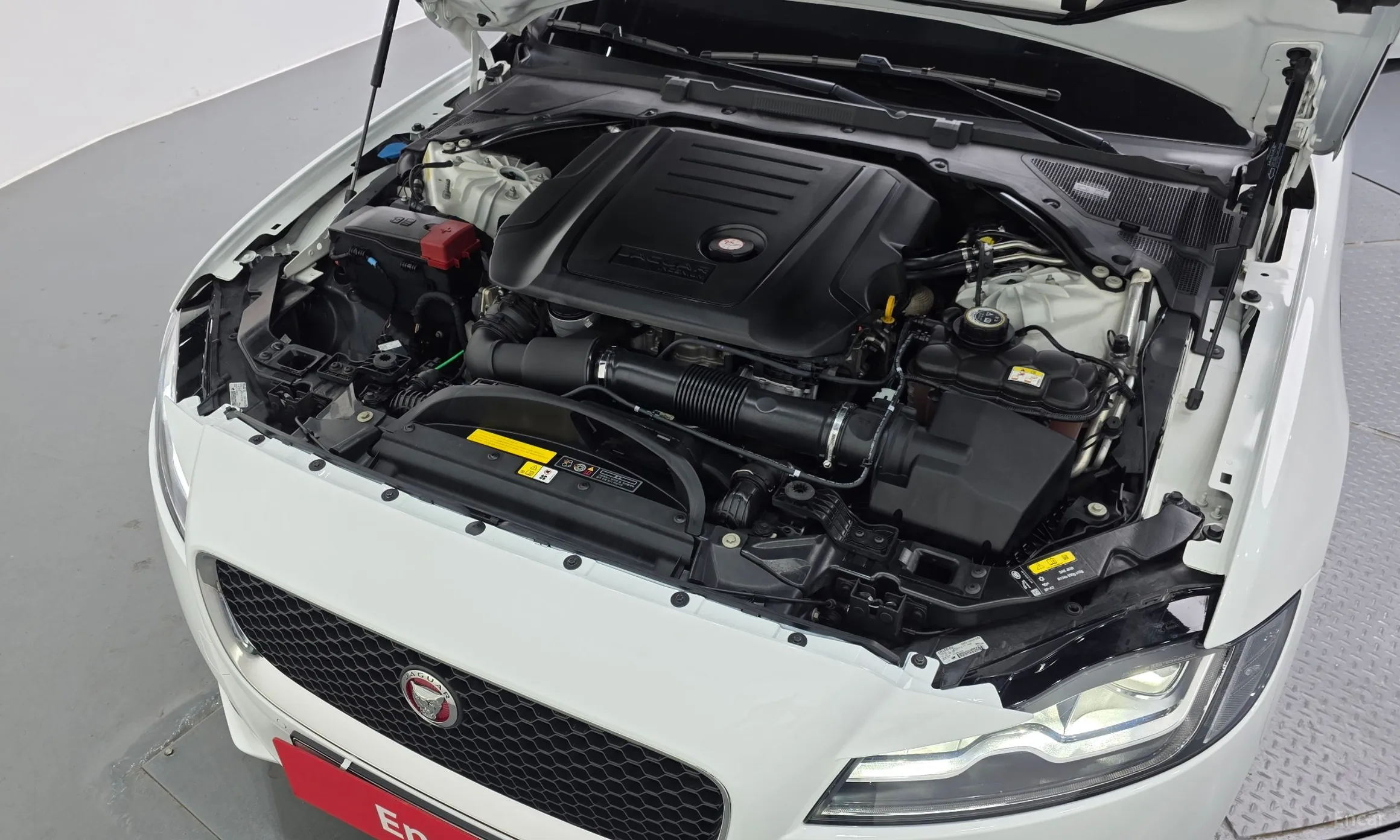 Jaguar XF (x260) превью 6