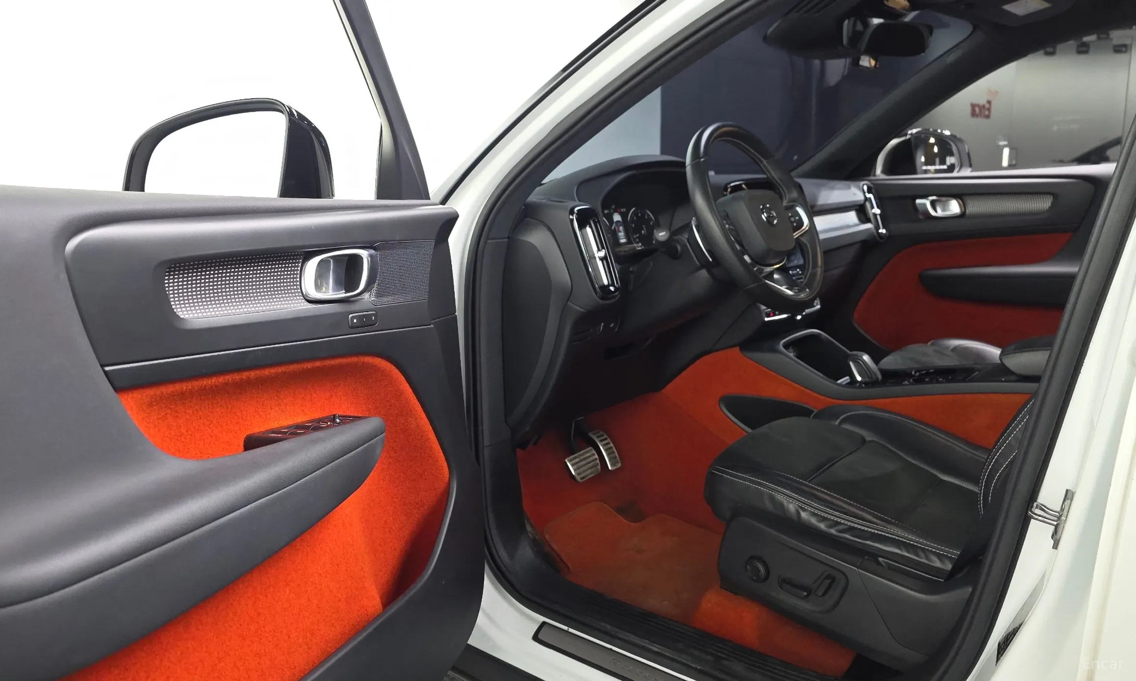 Volvo XC40 превью 10