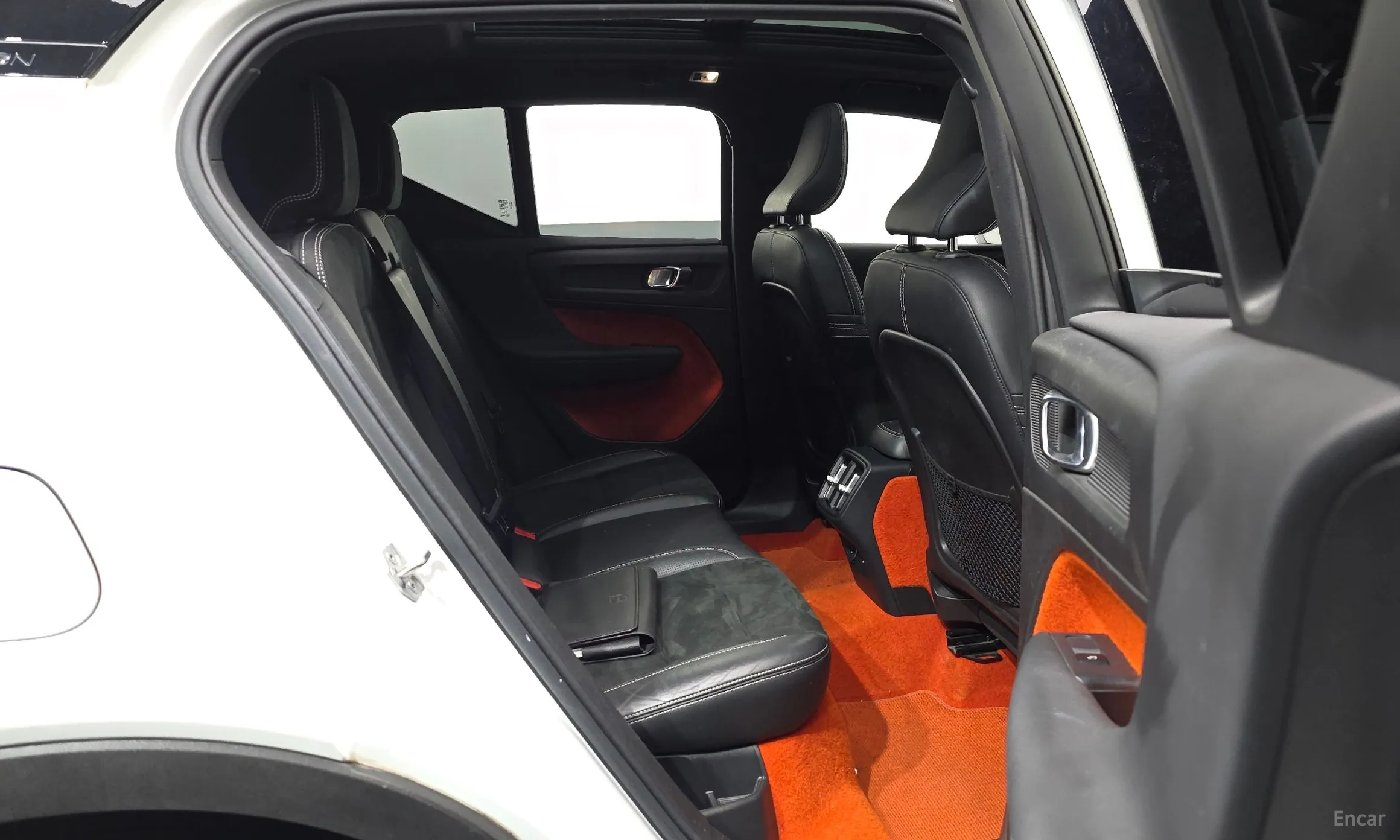 Volvo XC40 превью 12