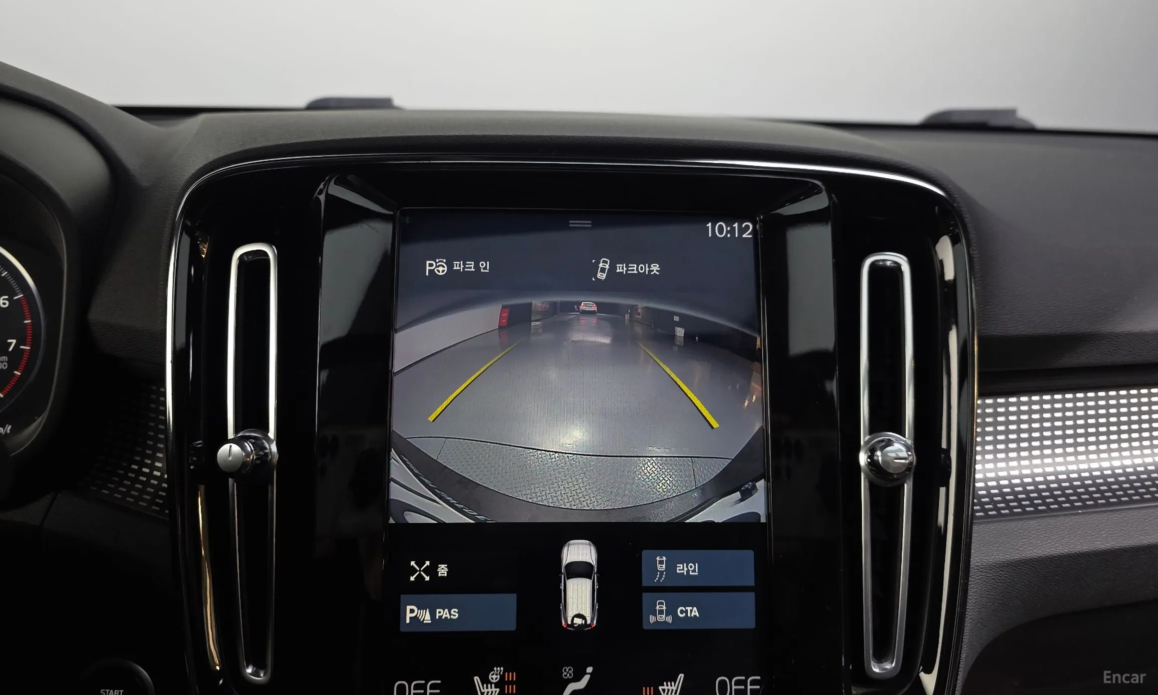 Volvo XC40 превью 15