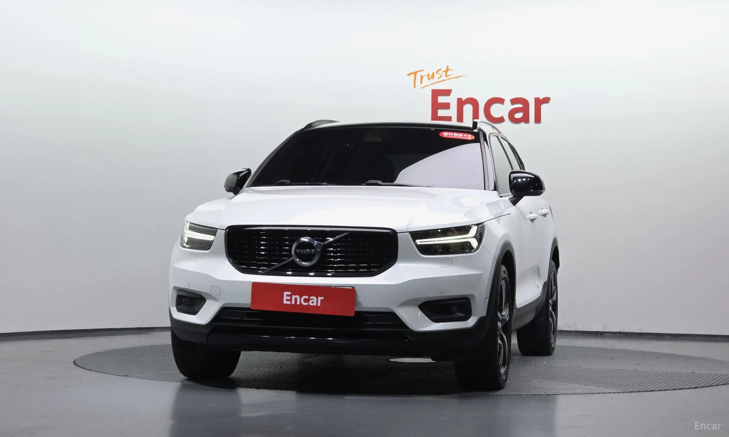 Volvo XC40 превью 3