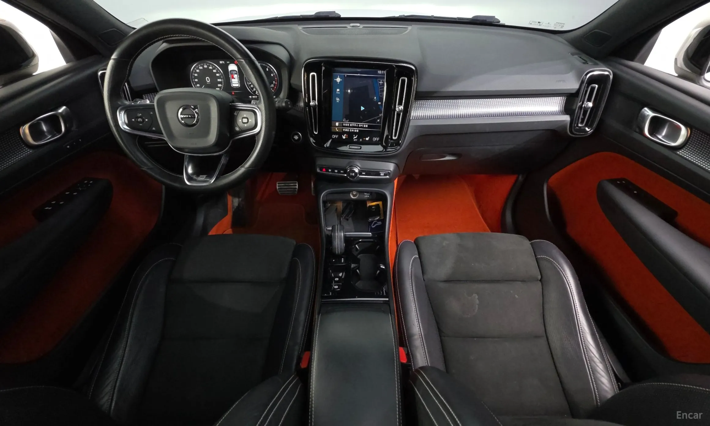 Volvo XC40 превью 7