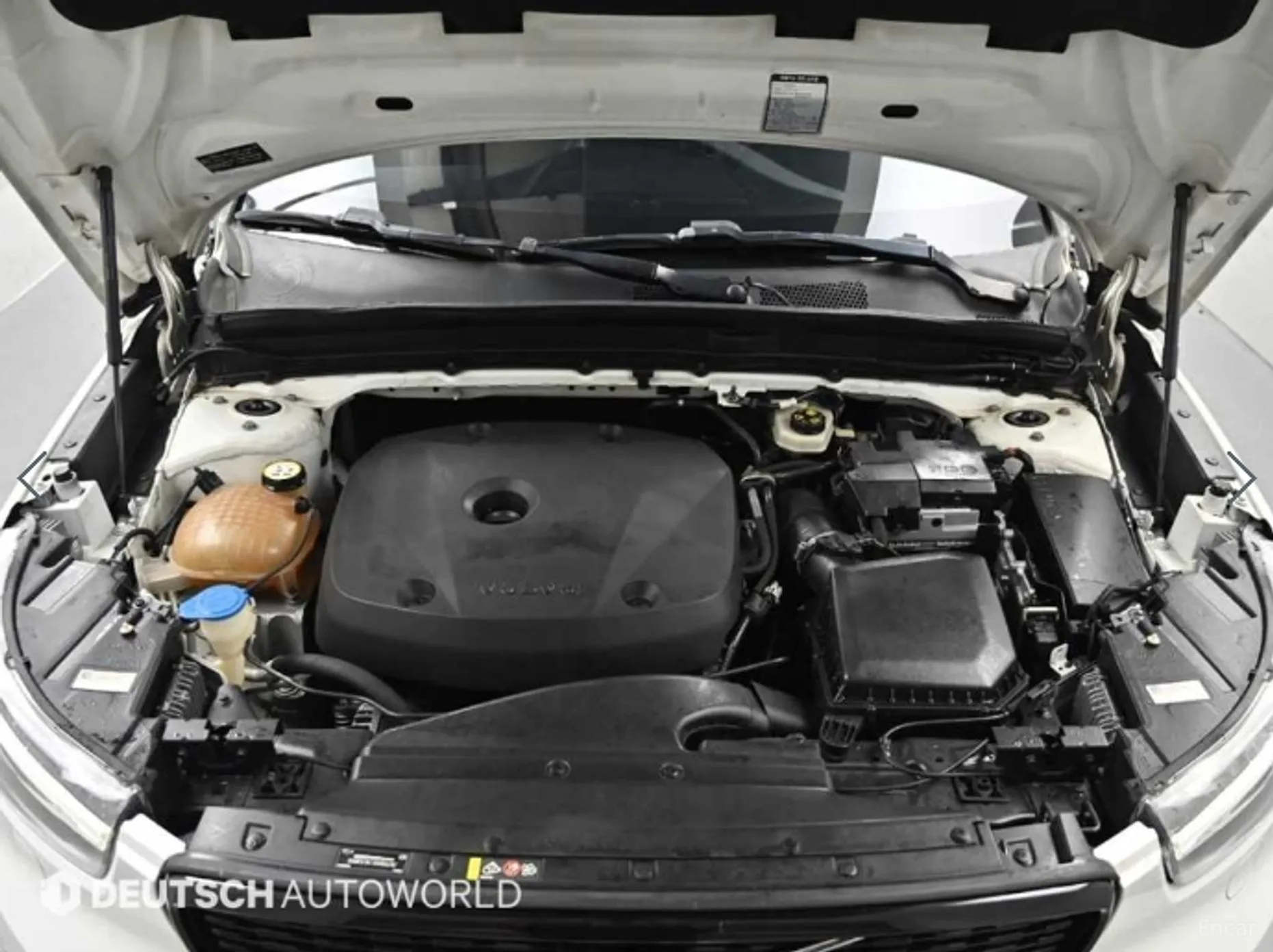 Volvo XC40 превью 6