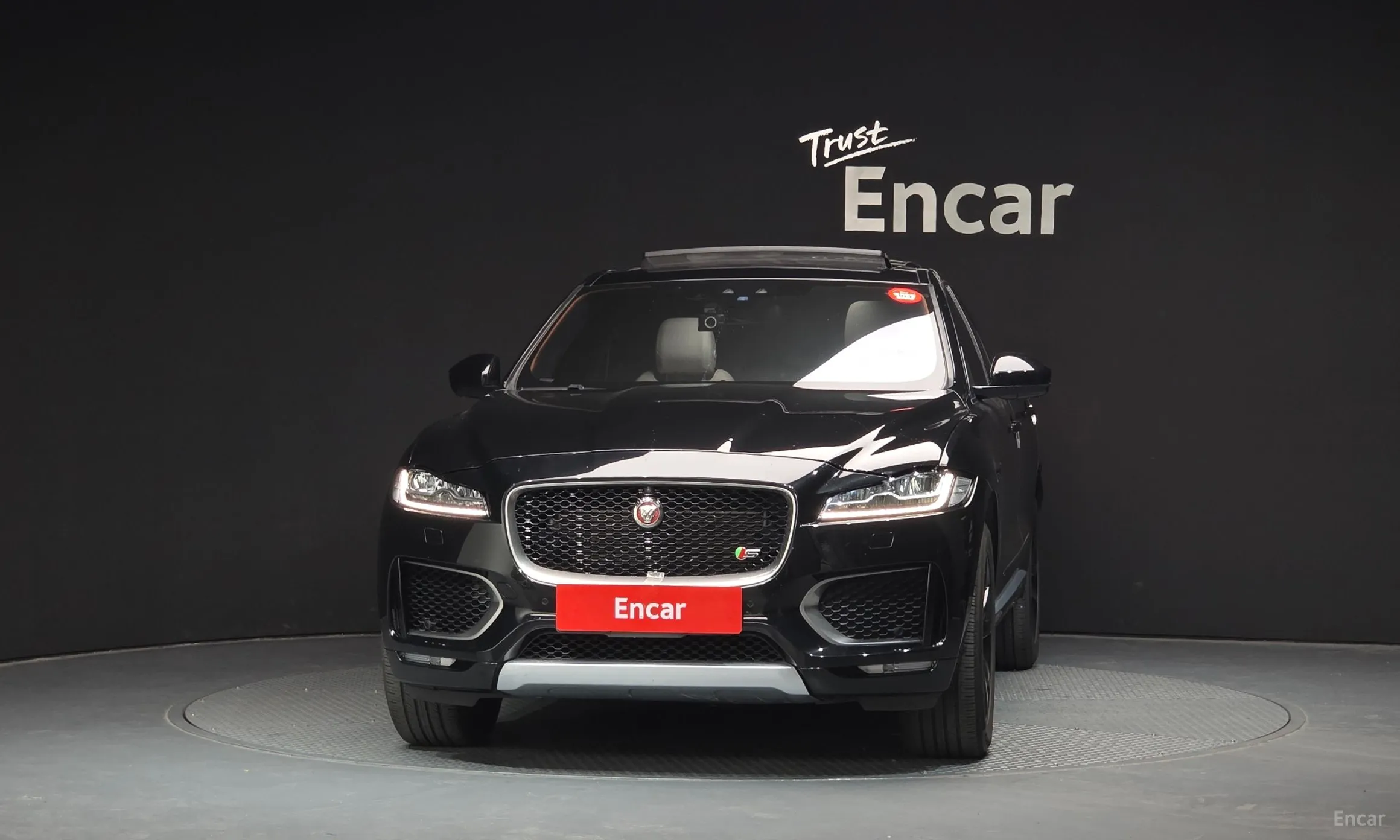 Jaguar F-PACE превью 3