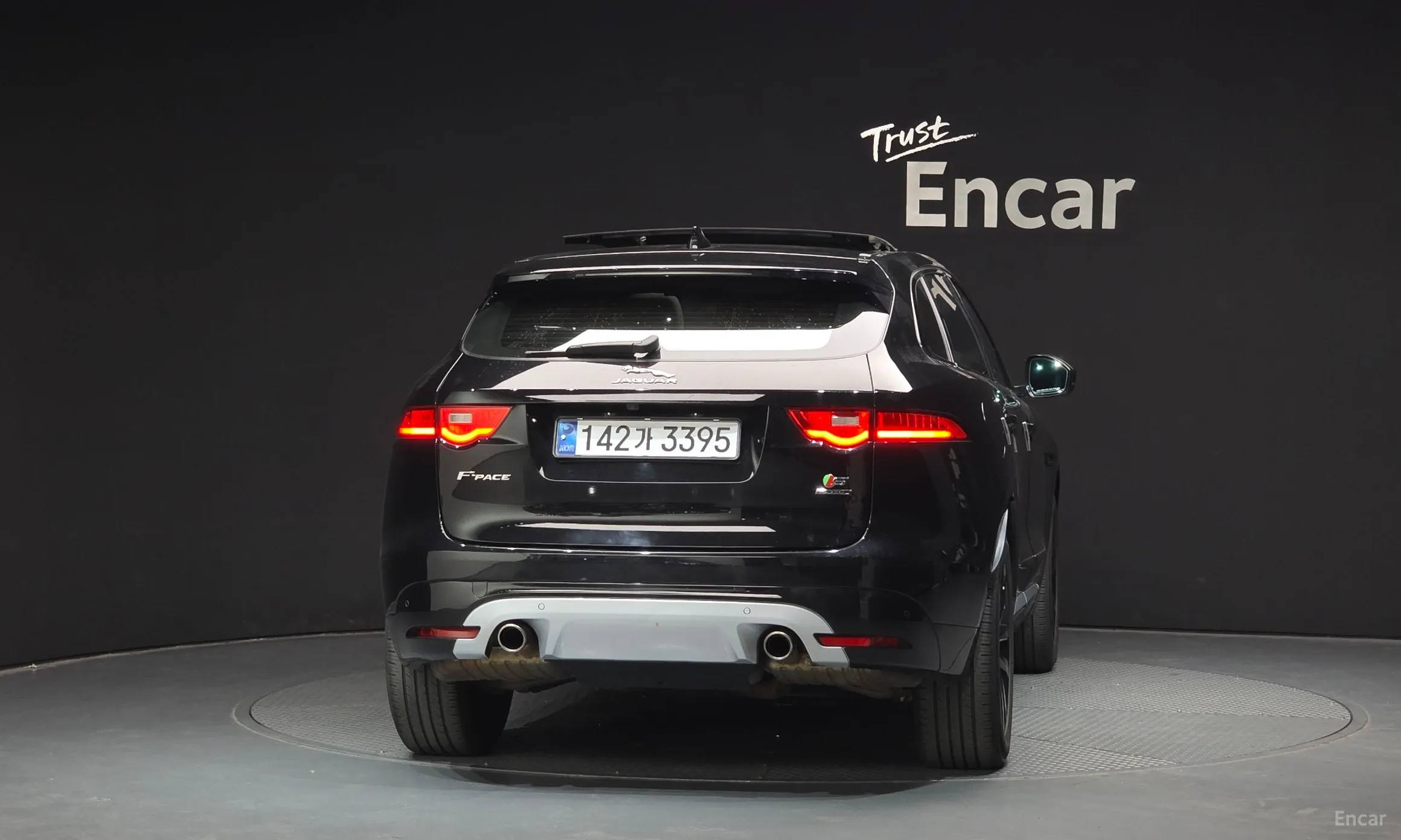 Jaguar F-PACE превью 4