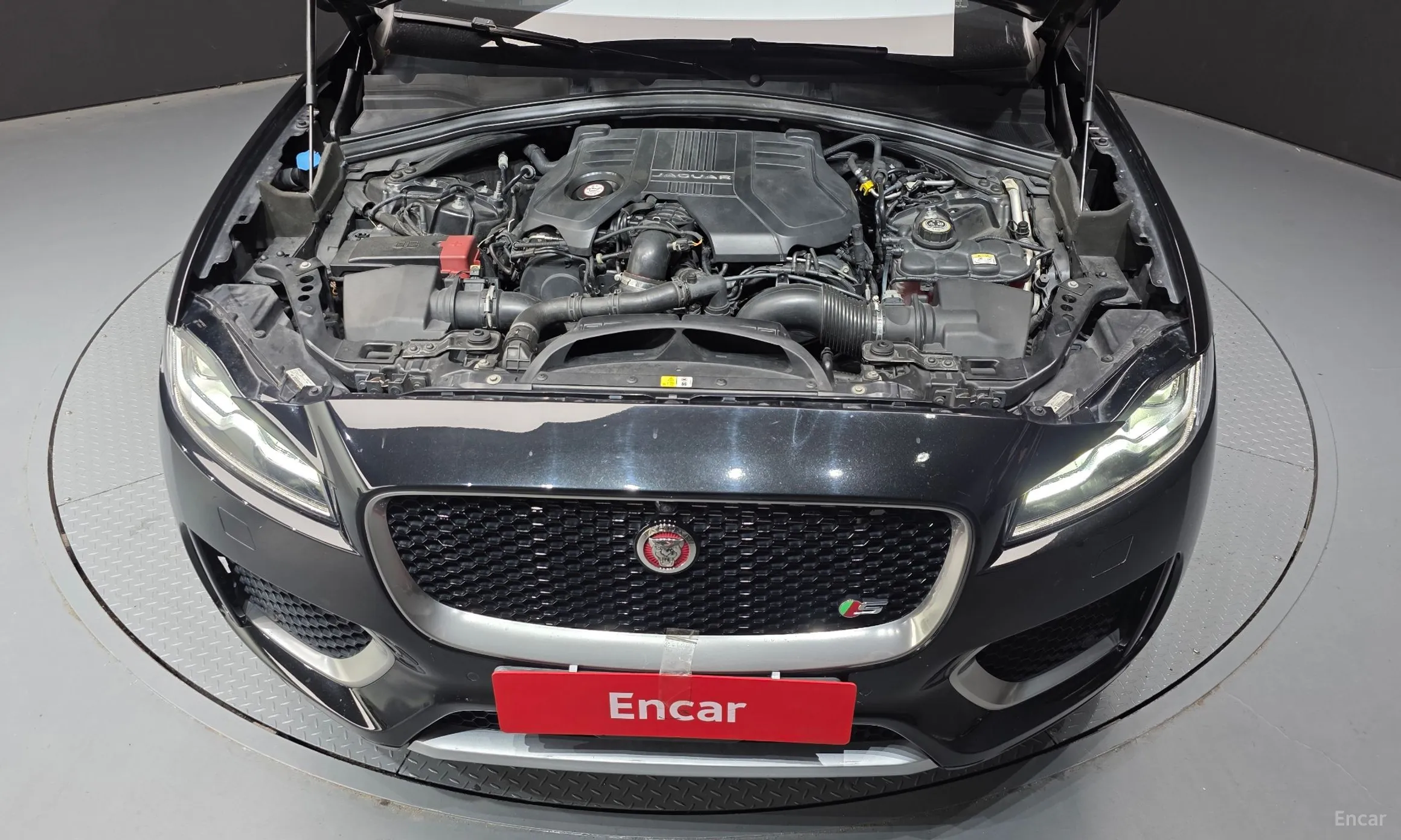 Jaguar F-PACE превью 6