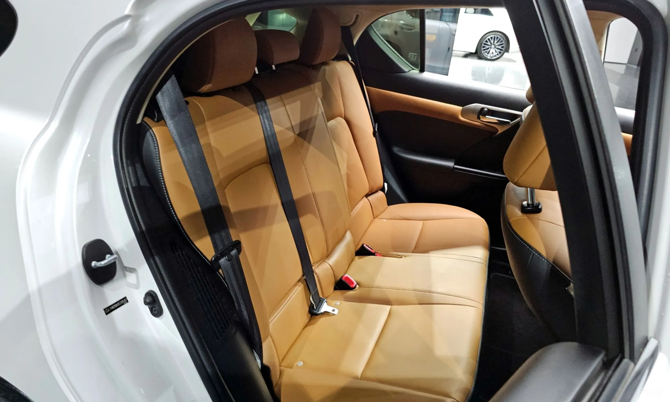 Lexus CT200h превью 11