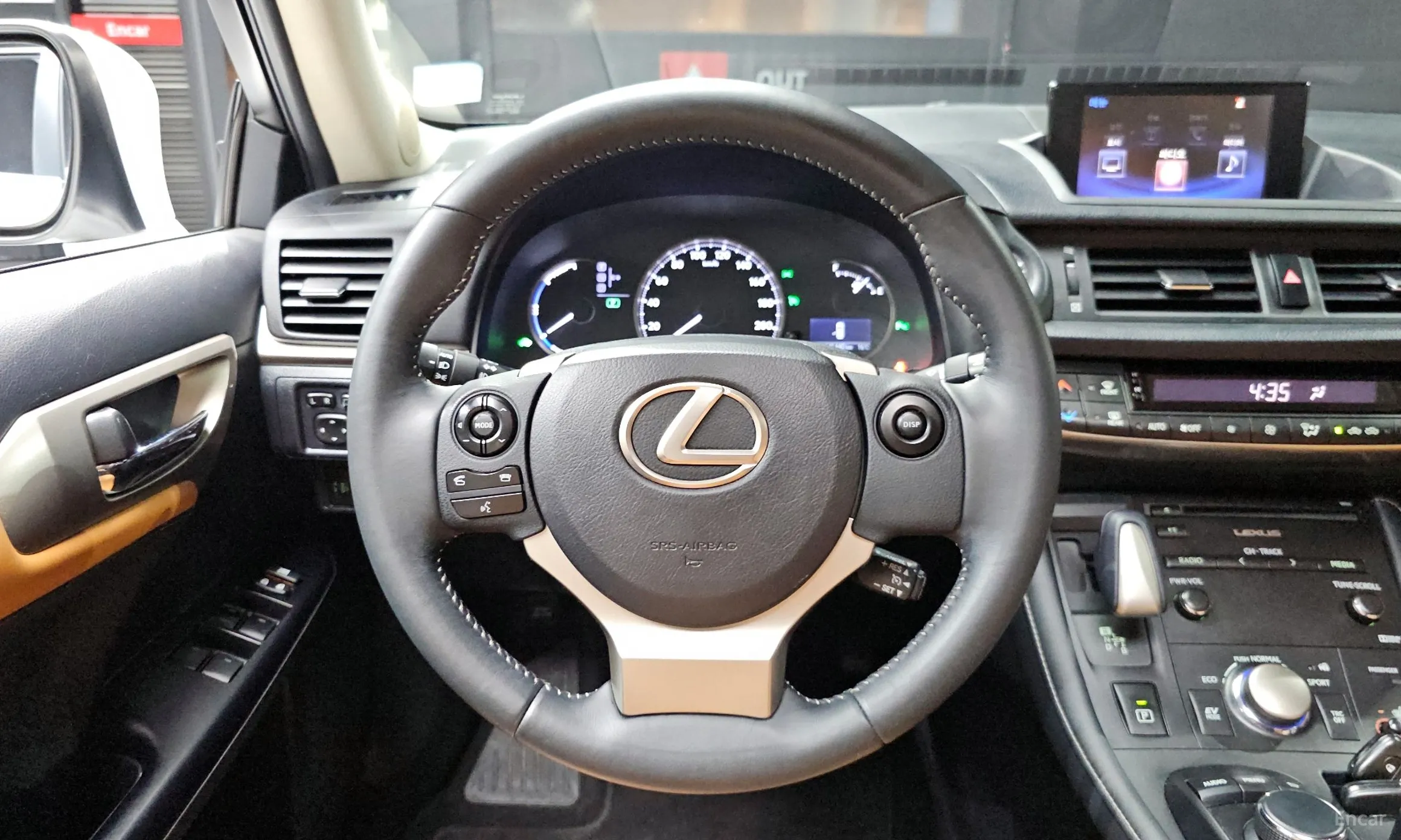 Lexus CT200h превью 13