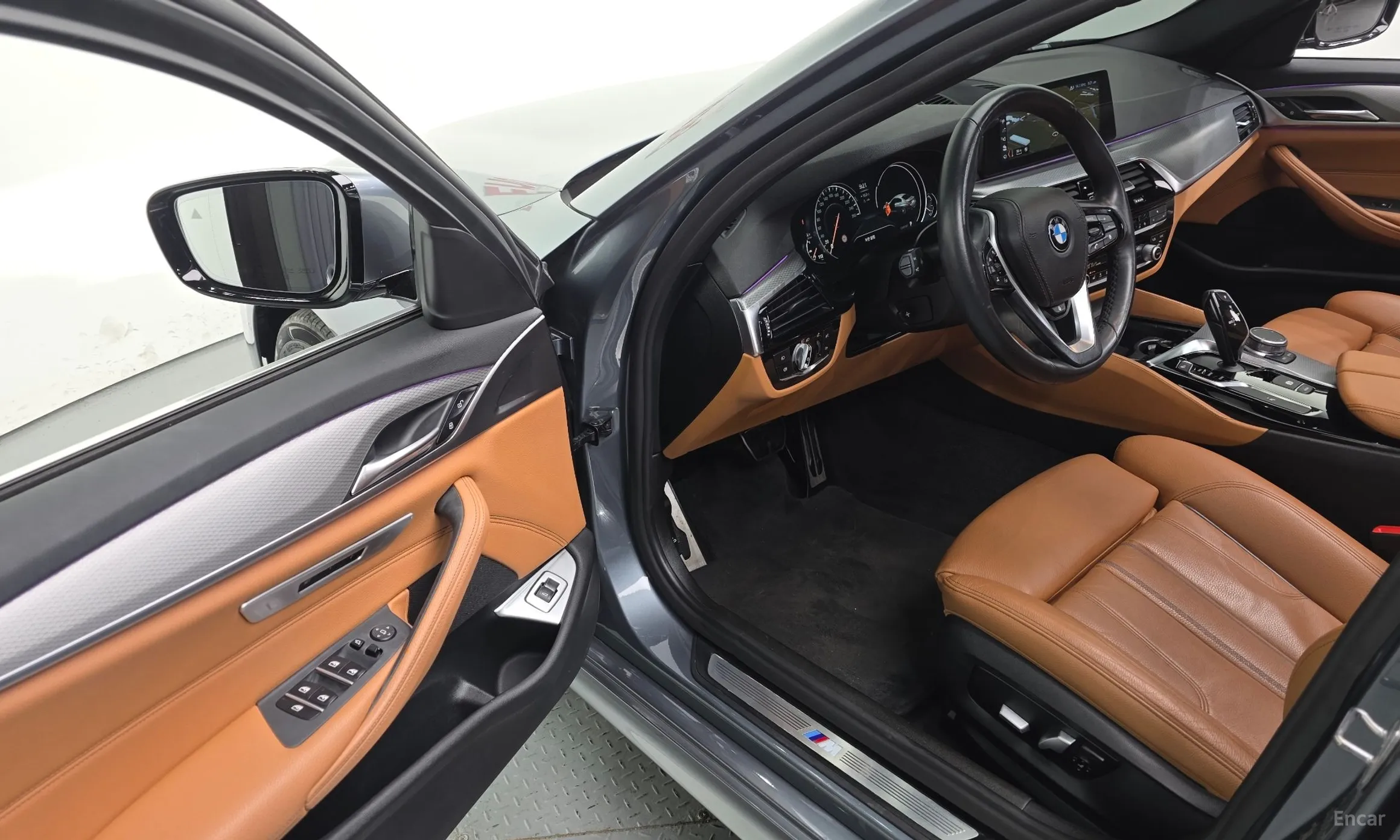 BMW 5 Series (G30) превью 13