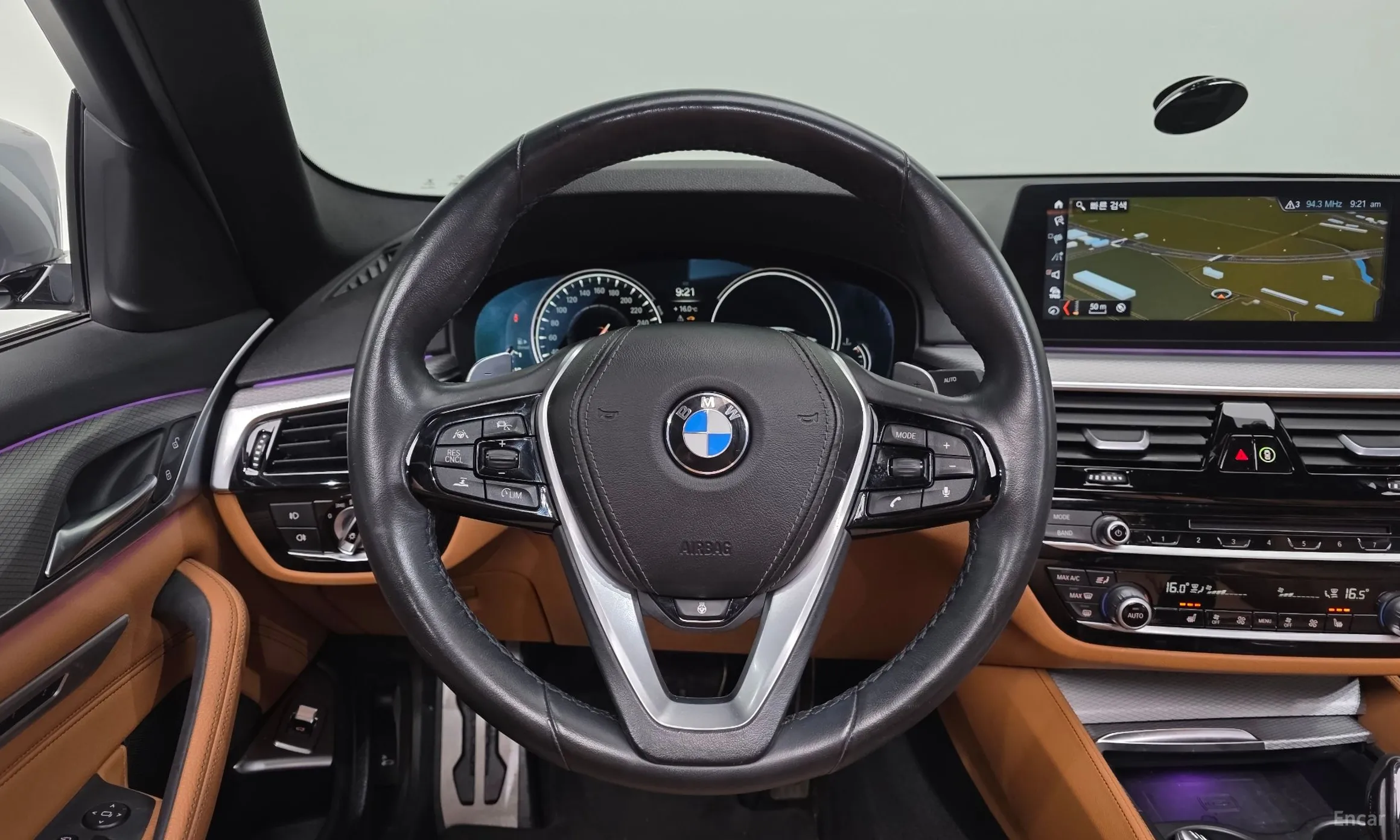 BMW 5 Series (G30) превью 16