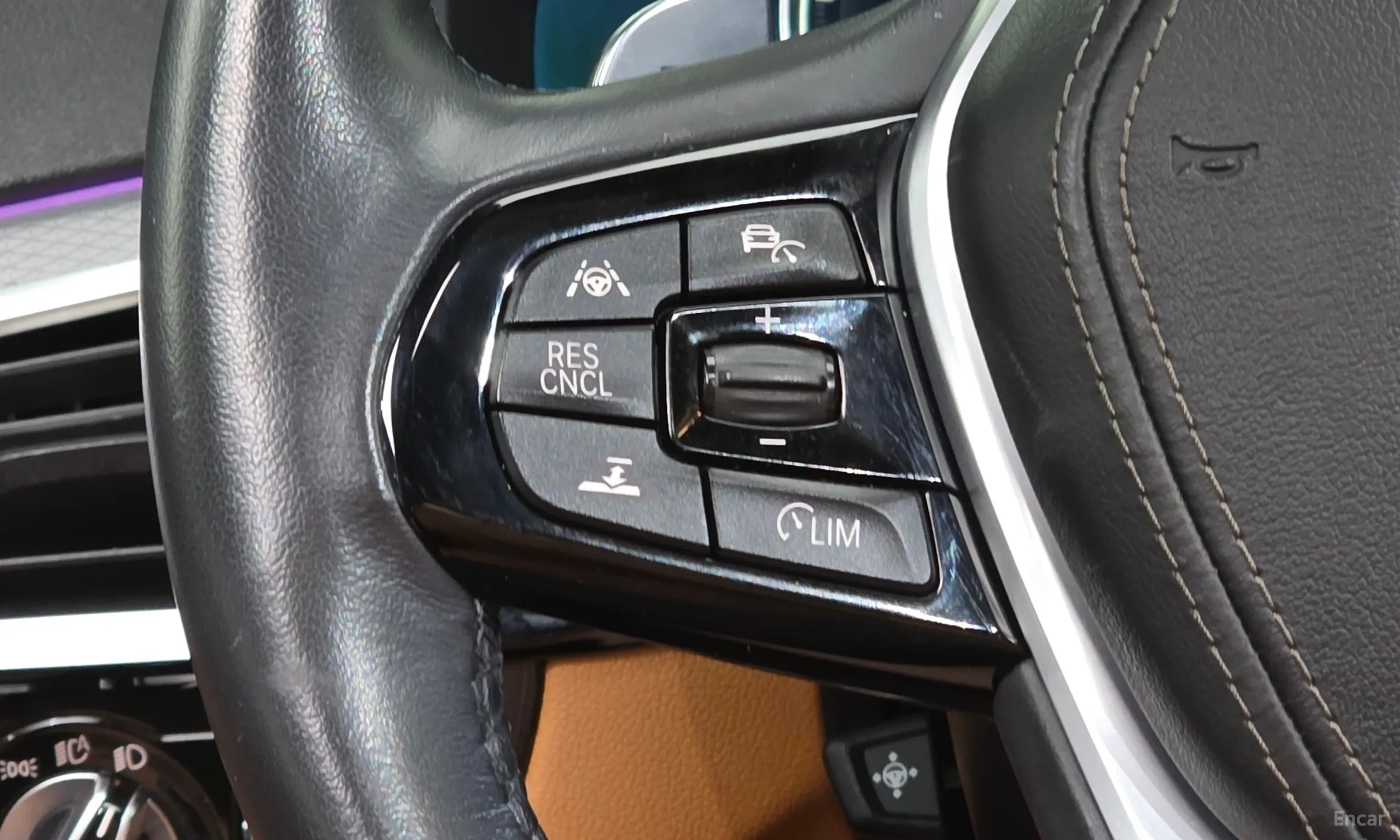 BMW 5 Series (G30) превью 17