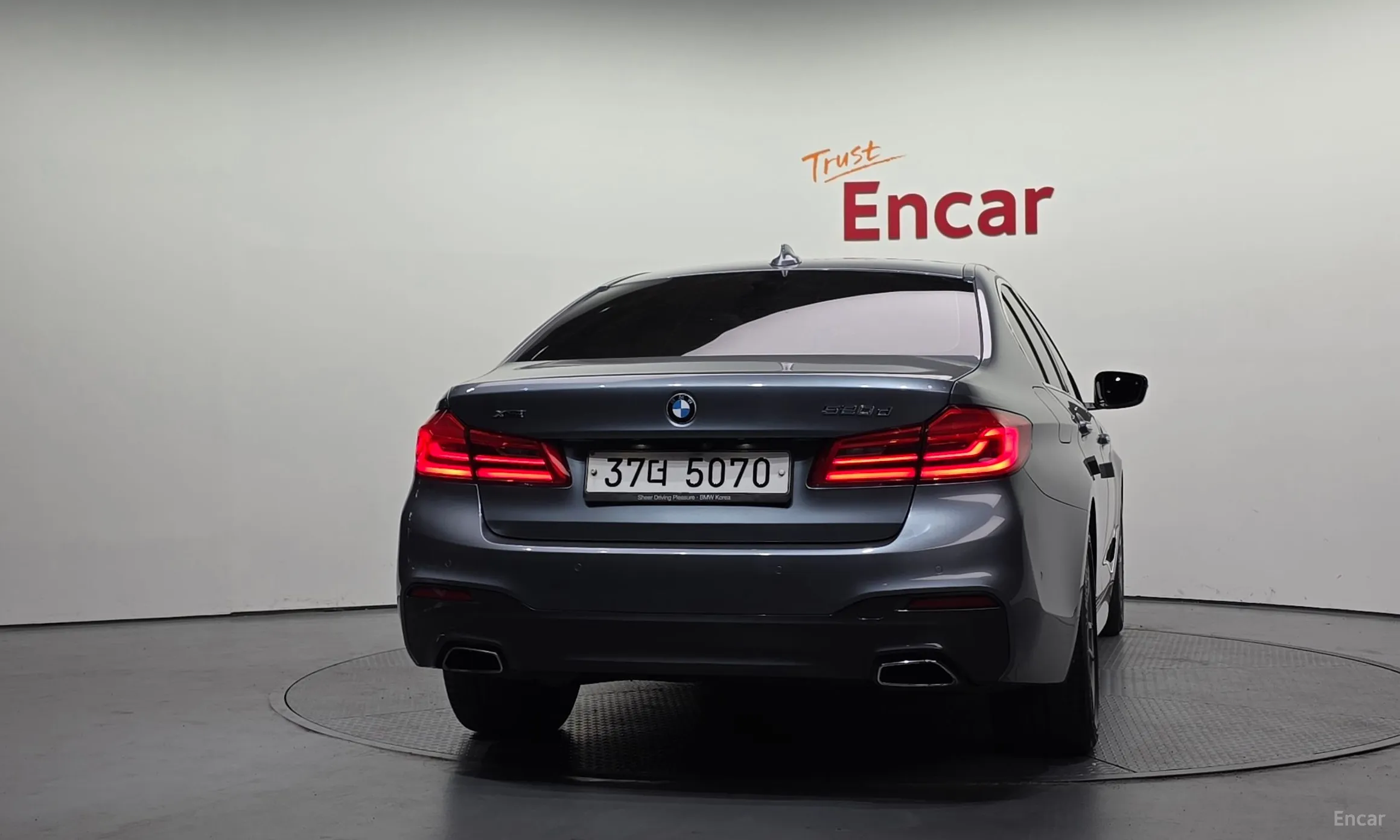 BMW 5 Series (G30) превью 4