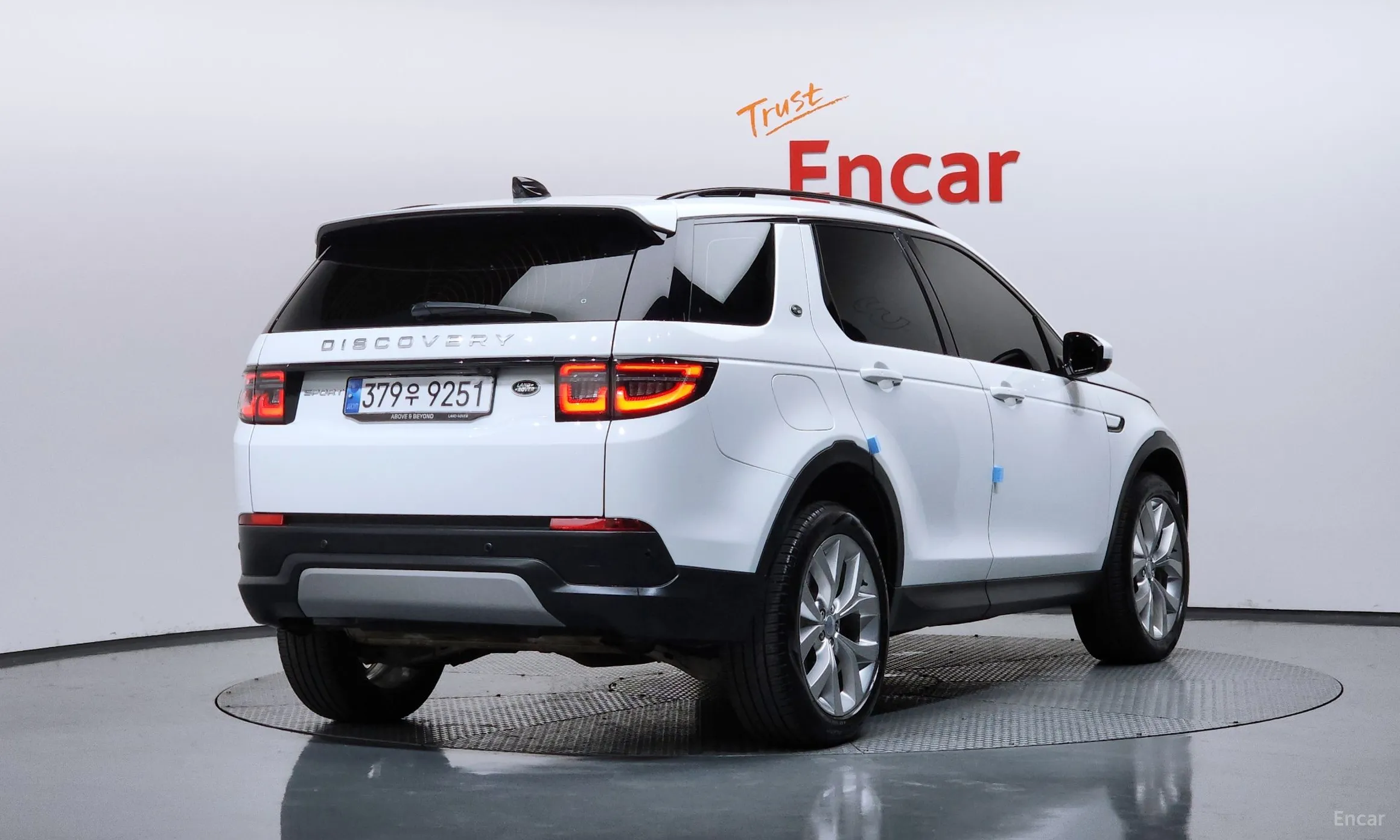 Land Rover Discovery Sports превью 2