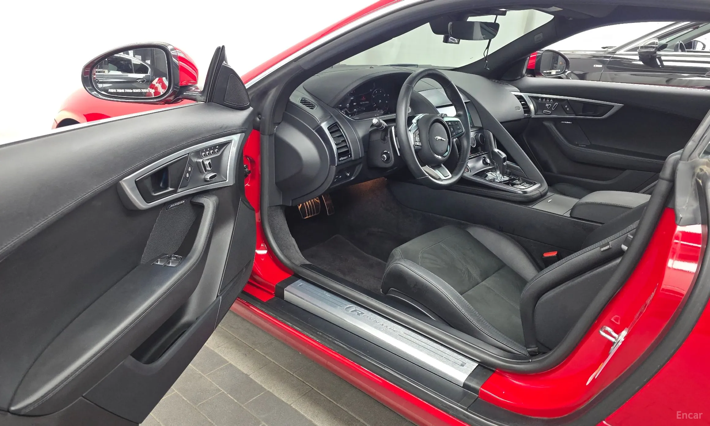 Jaguar F-TYPE превью 10