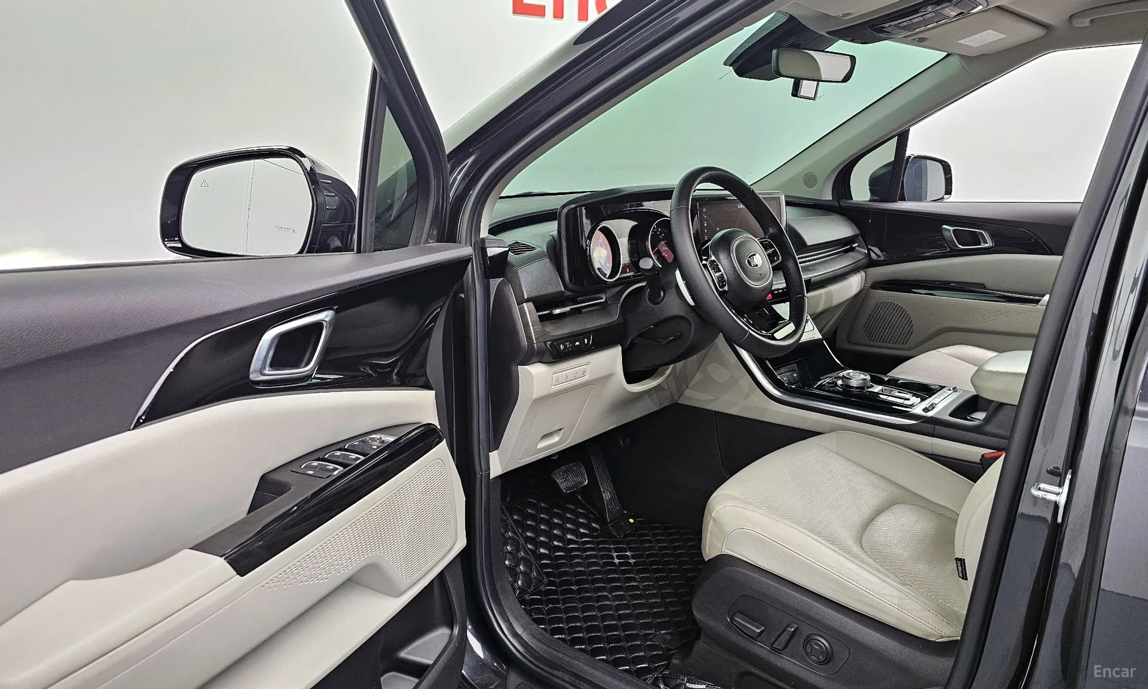 Kia Carnival Gen 4 превью 10