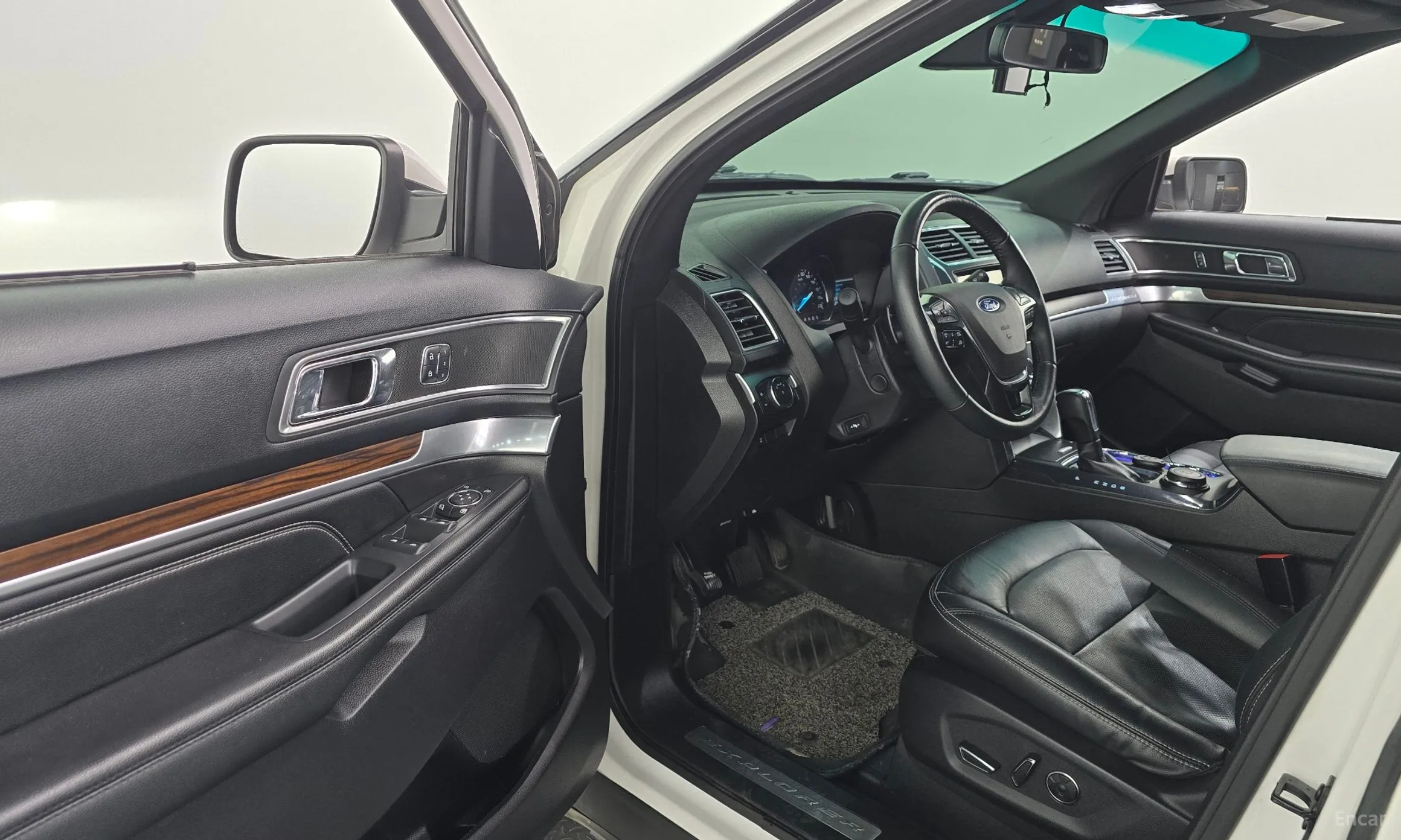 Ford Explorer превью 10