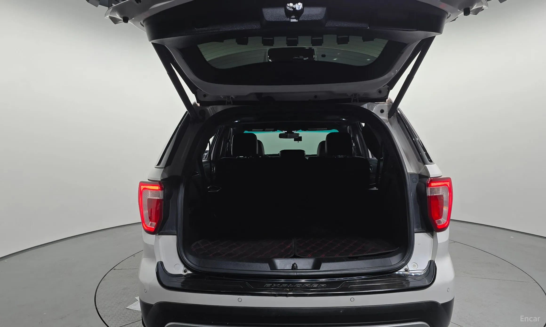 Ford Explorer превью 18