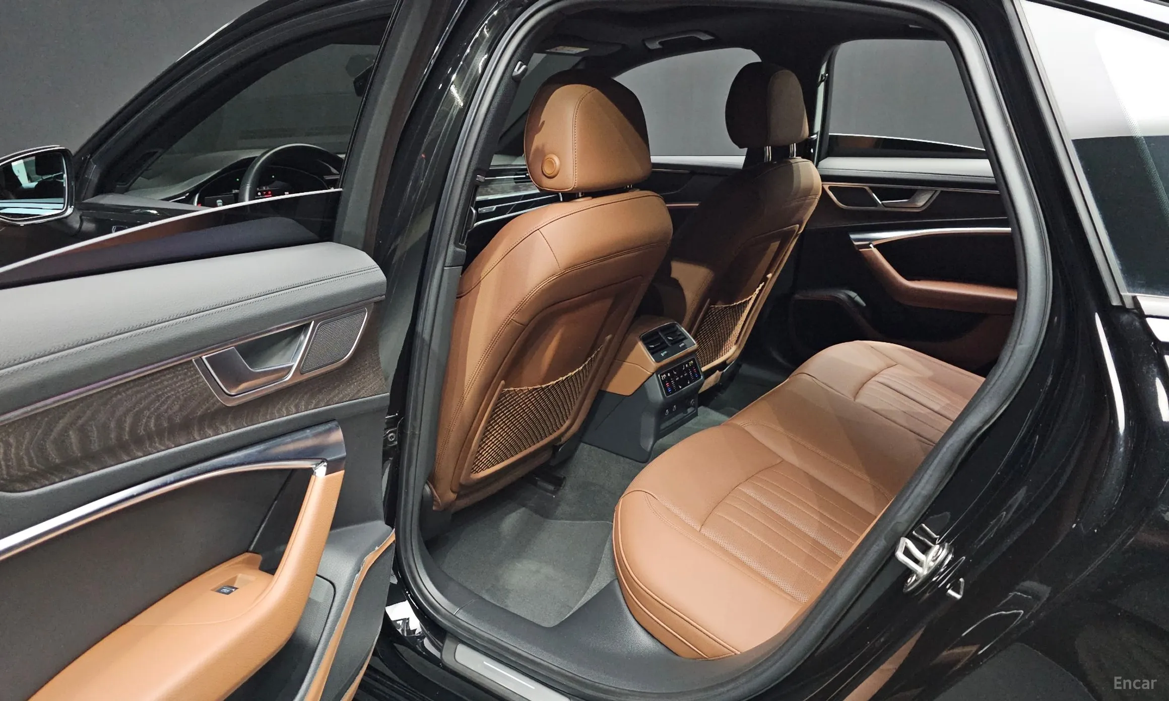 Audi A6 (C8) превью 11
