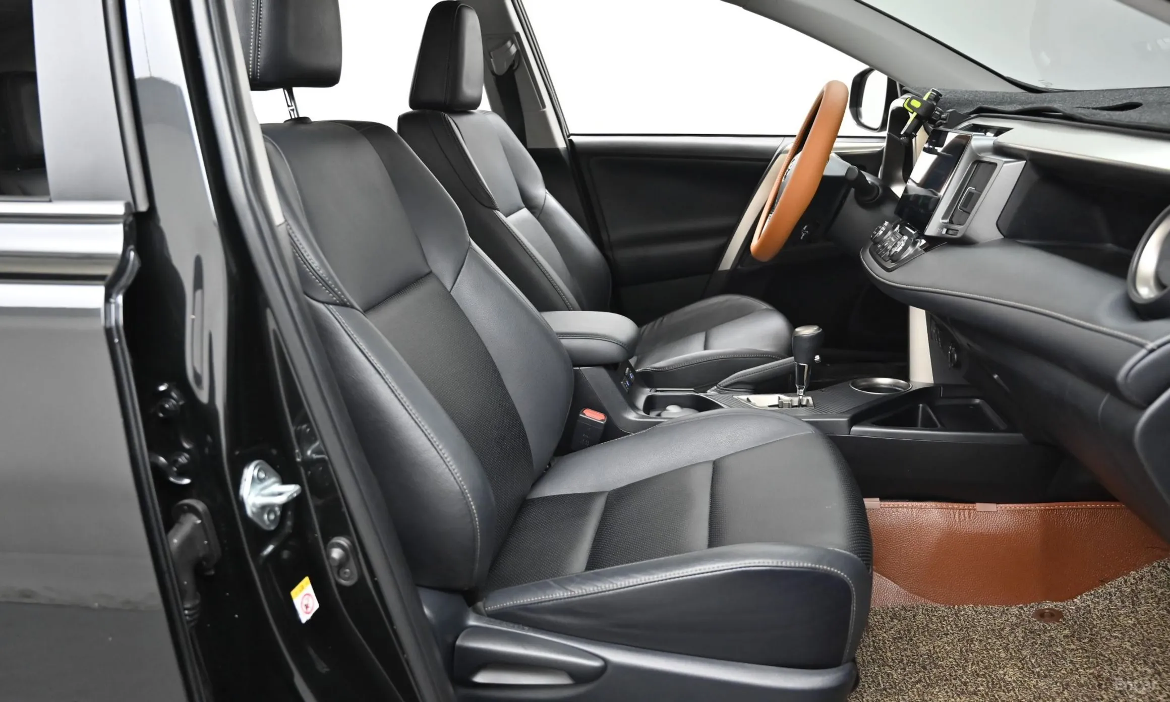 Toyota RAV4 превью 10
