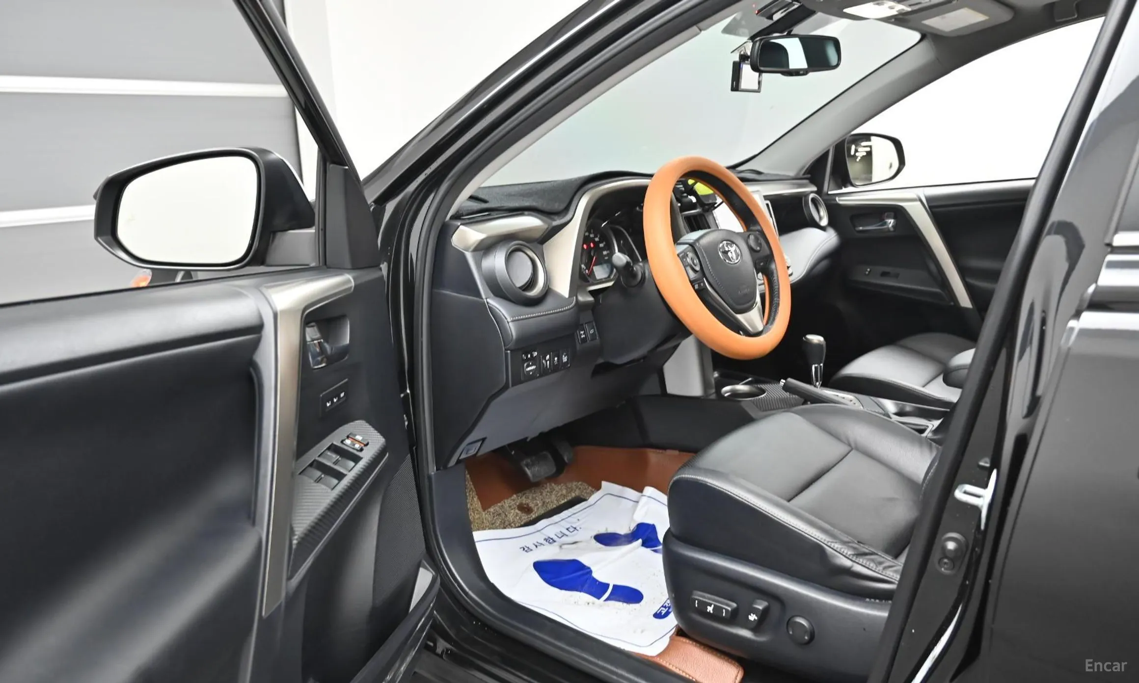 Toyota RAV4 превью 11