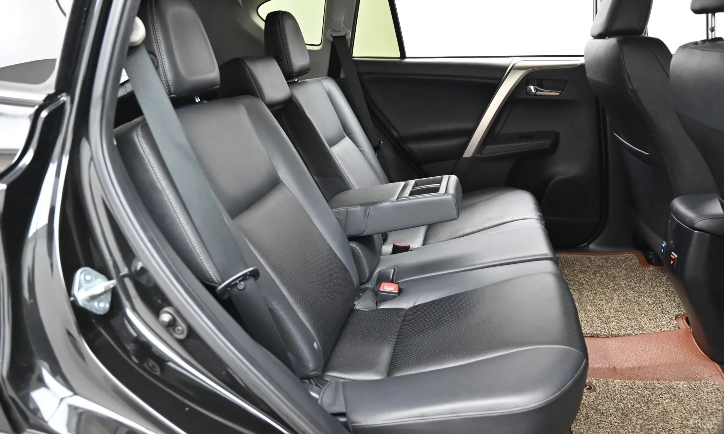 Toyota RAV4 превью 12