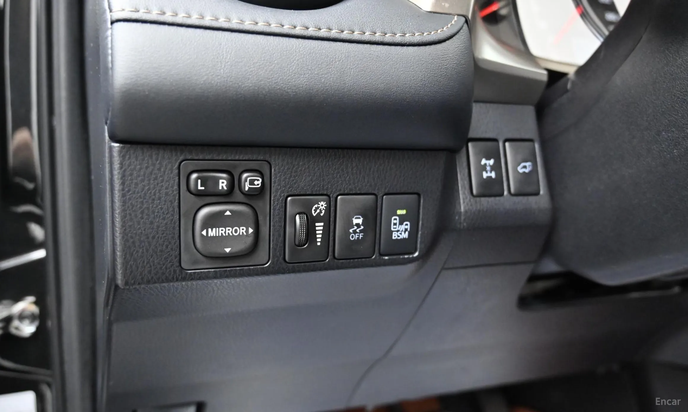 Toyota RAV4 превью 17