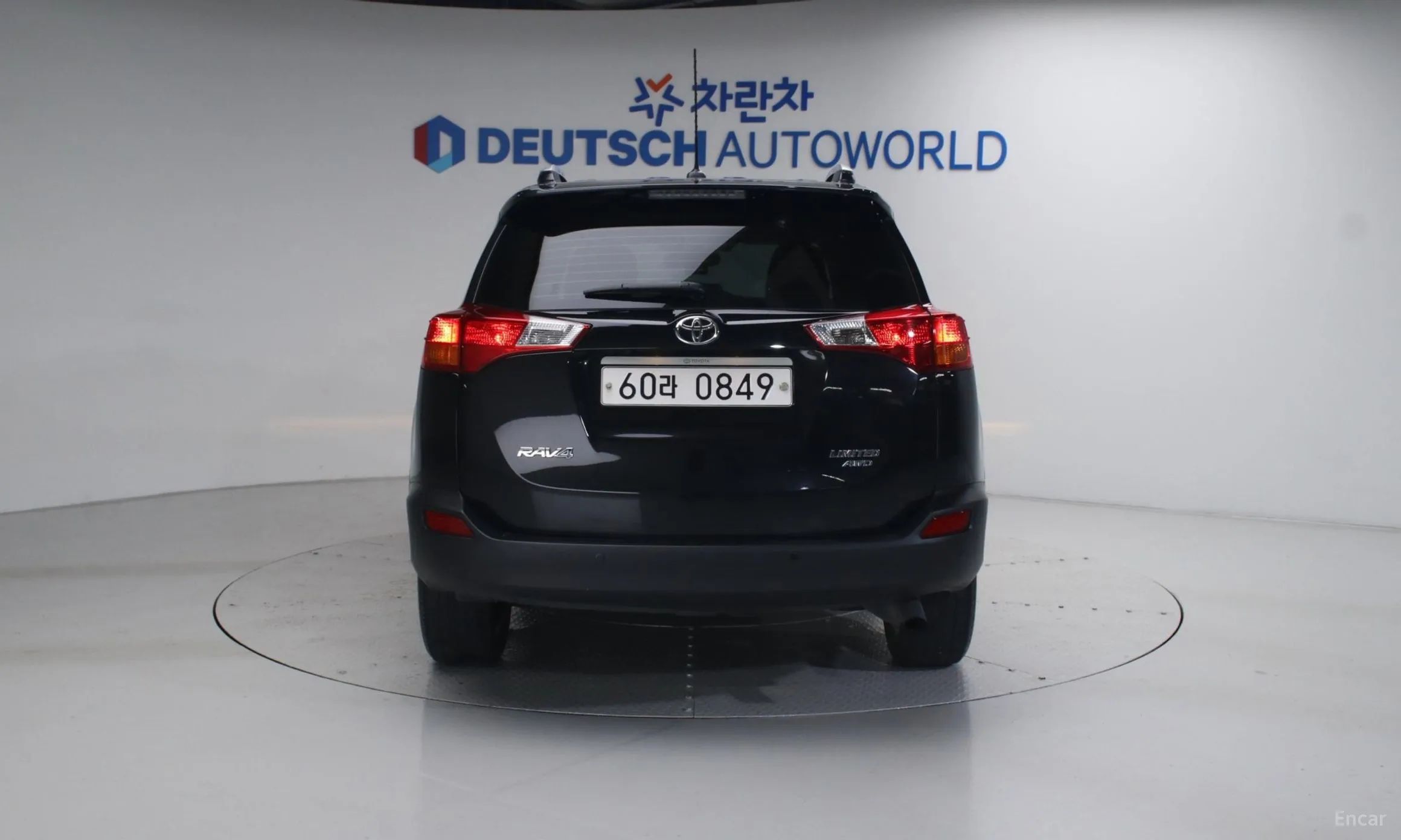Toyota RAV4 превью 4