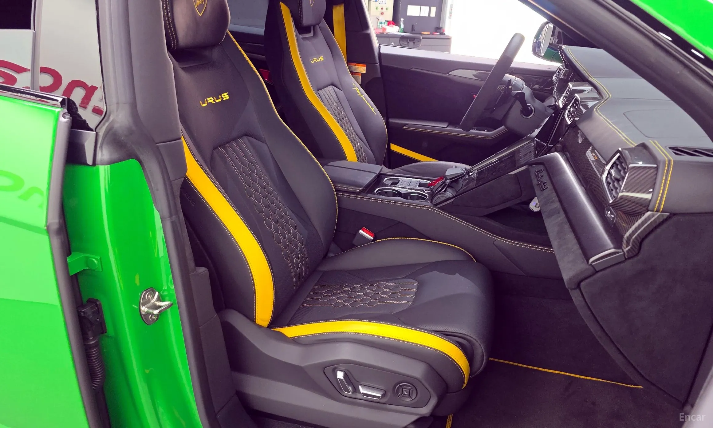 Lamborghini Urus превью 9