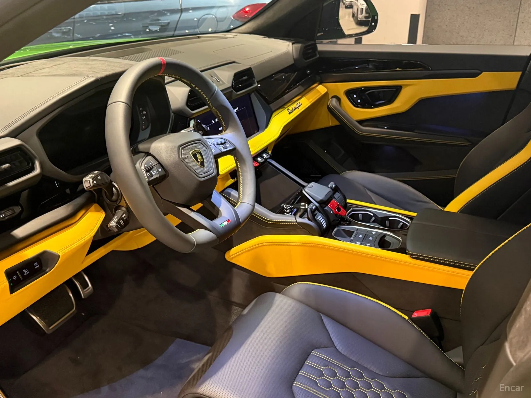 Lamborghini Urus превью 7