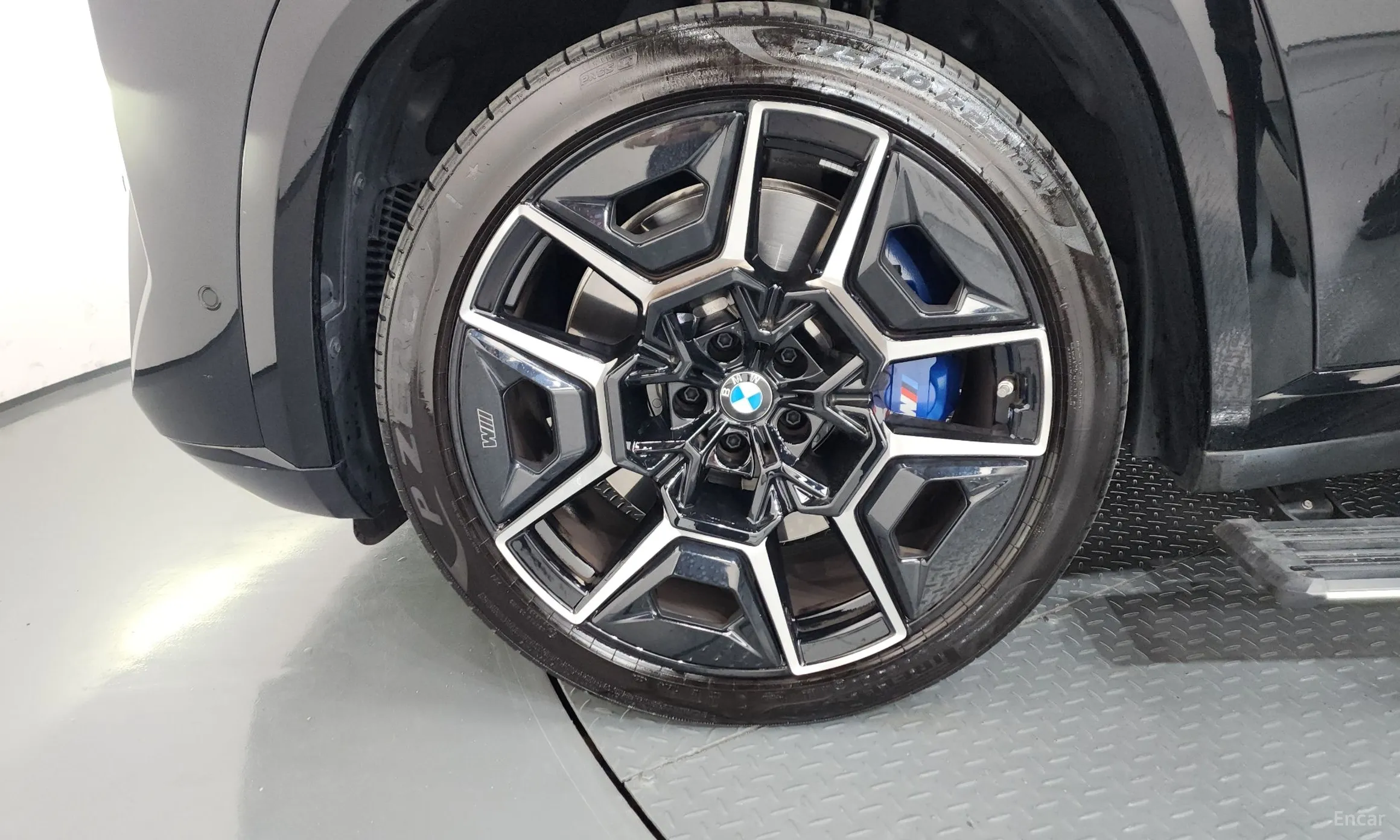 BMW XM (G09) превью 5