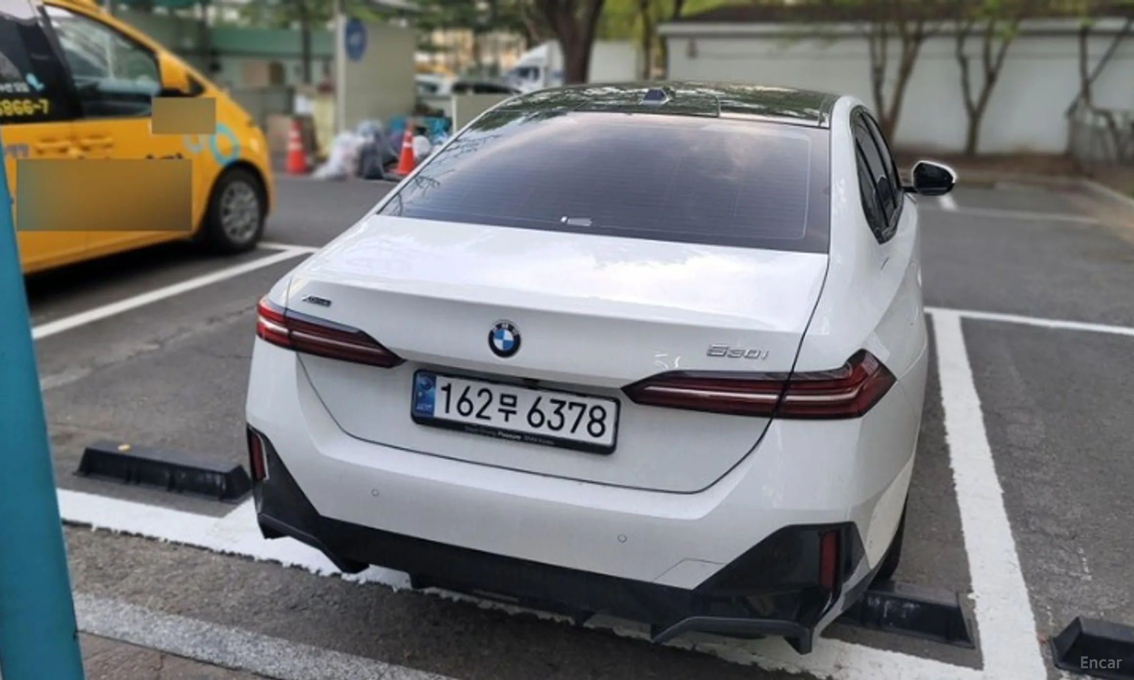 BMW 5 Series (G60) превью 5