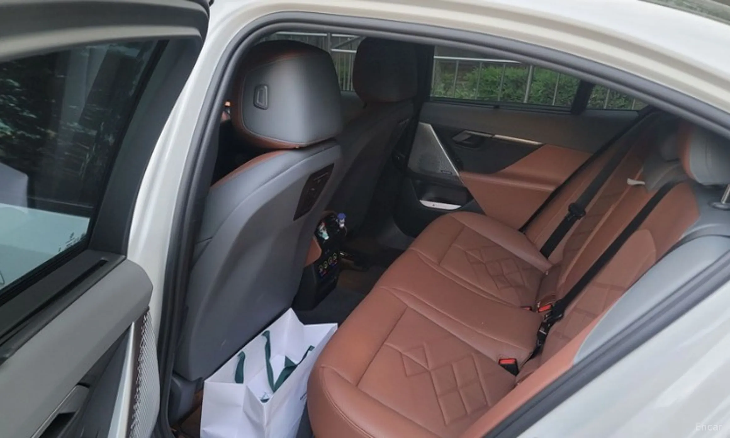 BMW 5 Series (G60) превью 7