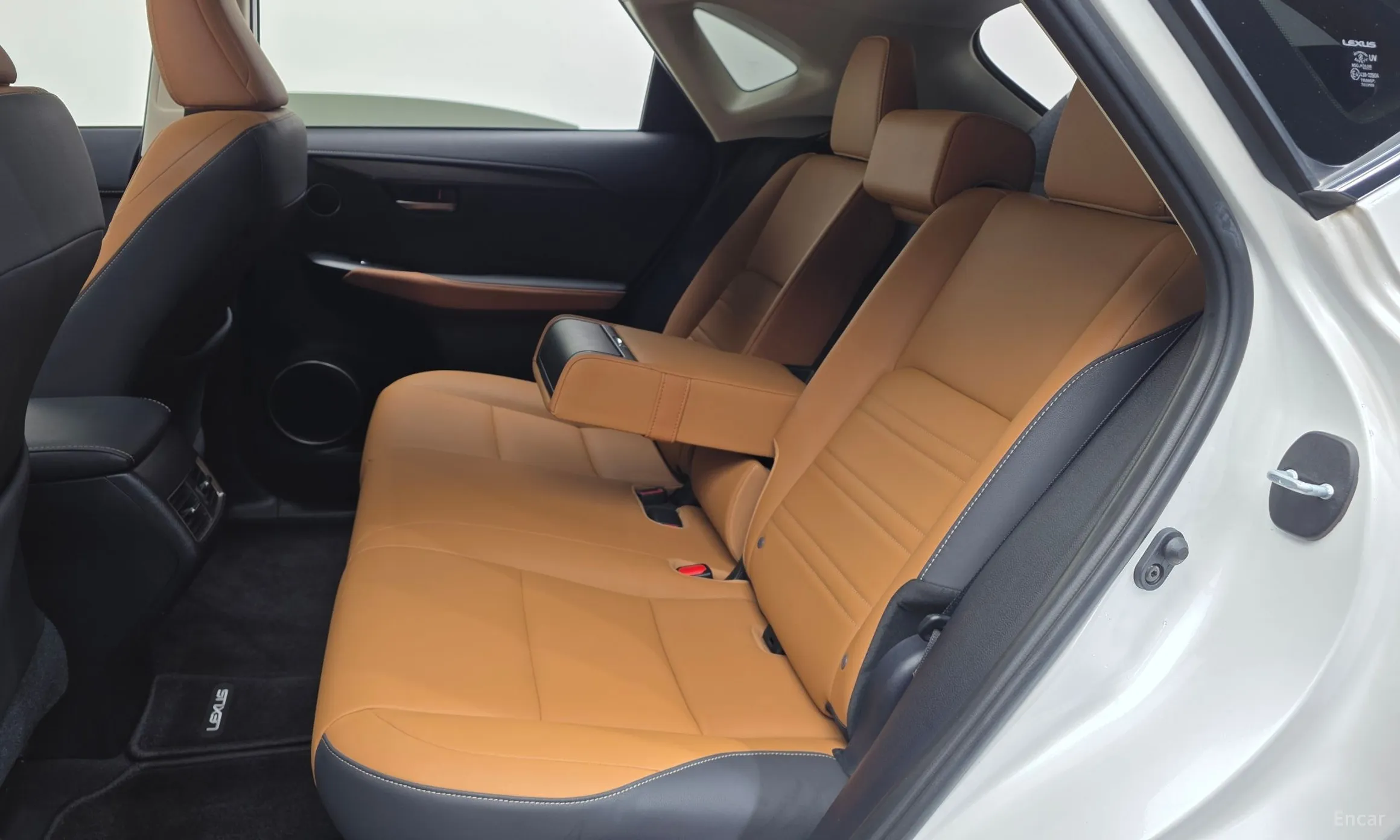 Lexus NX300h превью 12