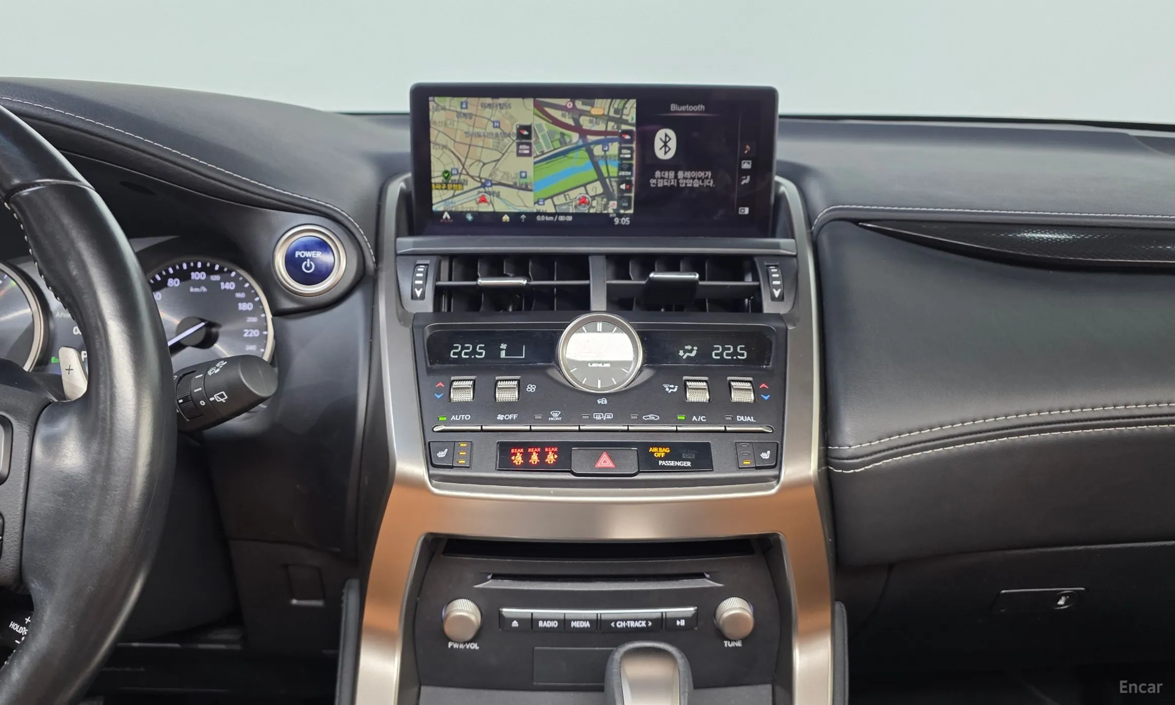 Lexus NX300h превью 14
