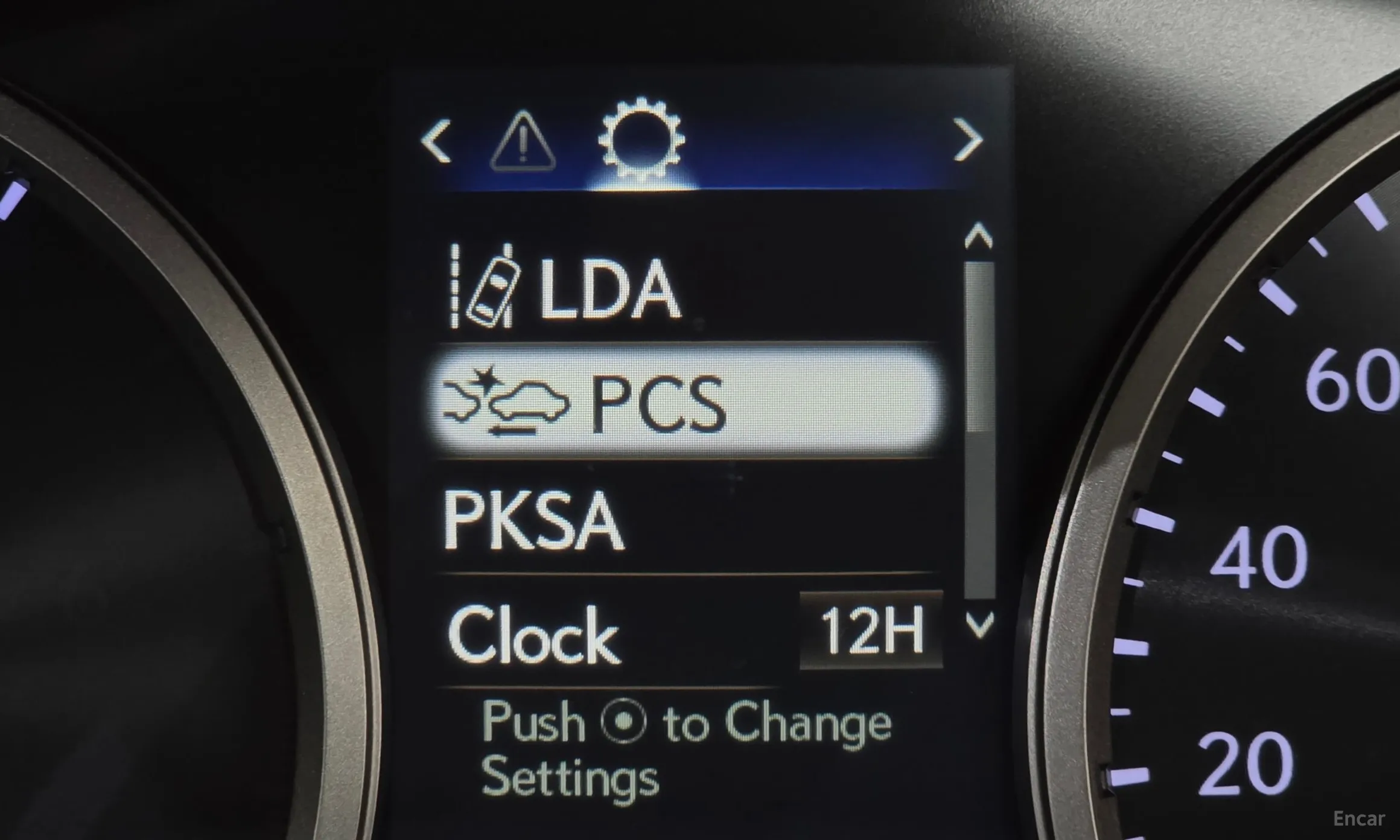 Lexus NX300h превью 17