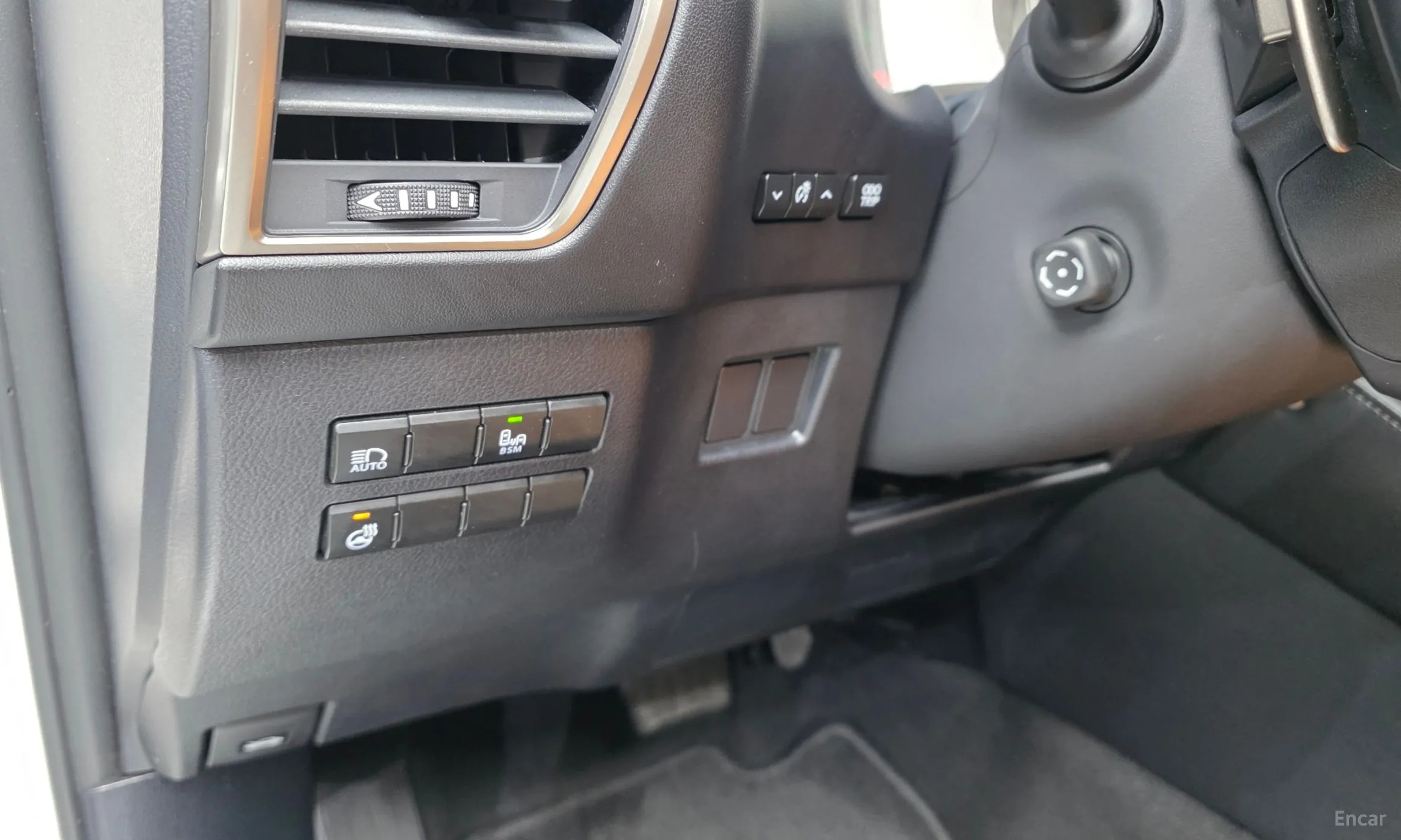 Lexus NX300h превью 18