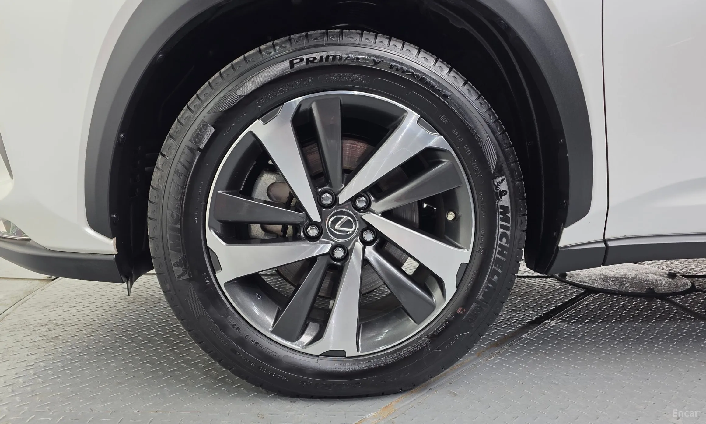 Lexus NX300h превью 5