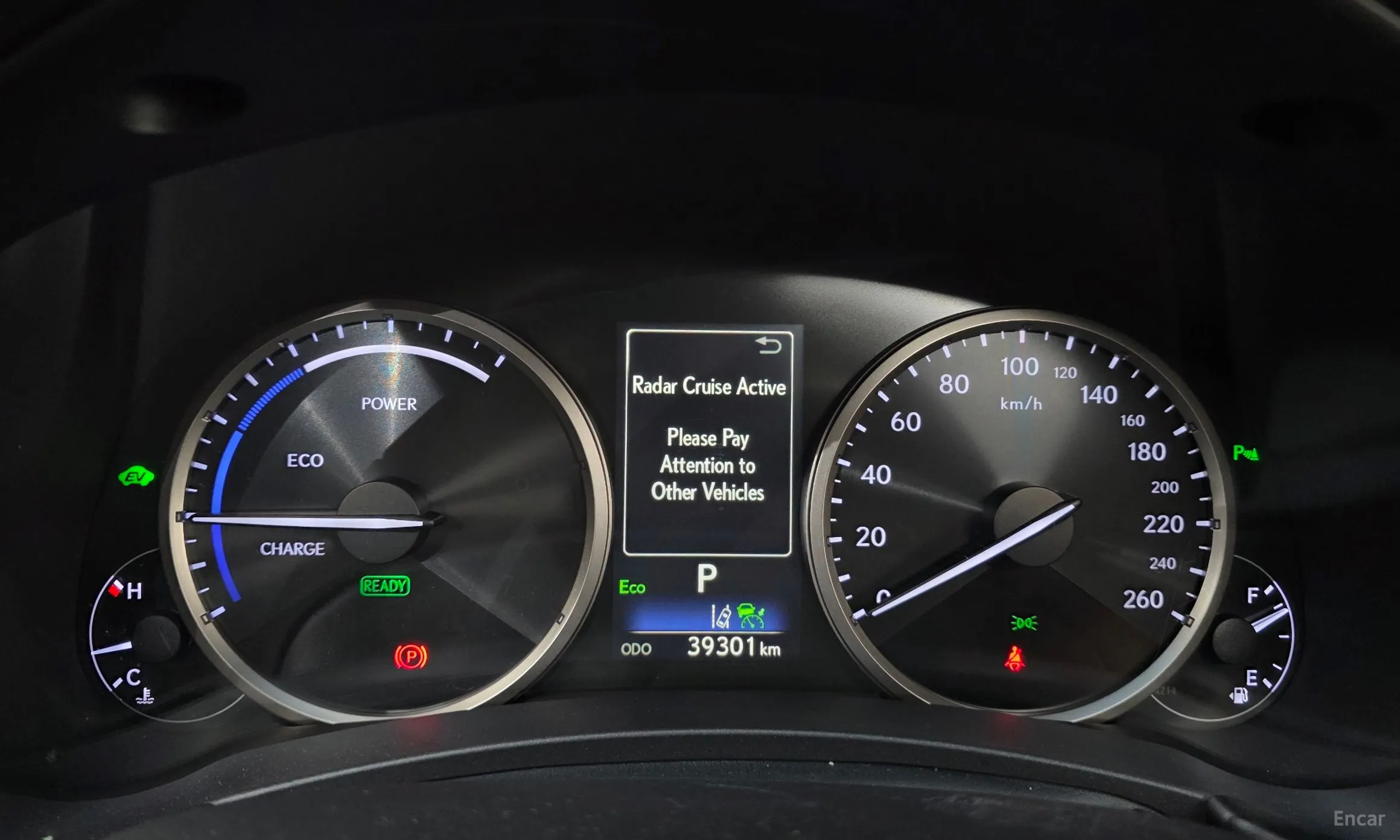 Lexus NX300h превью 8