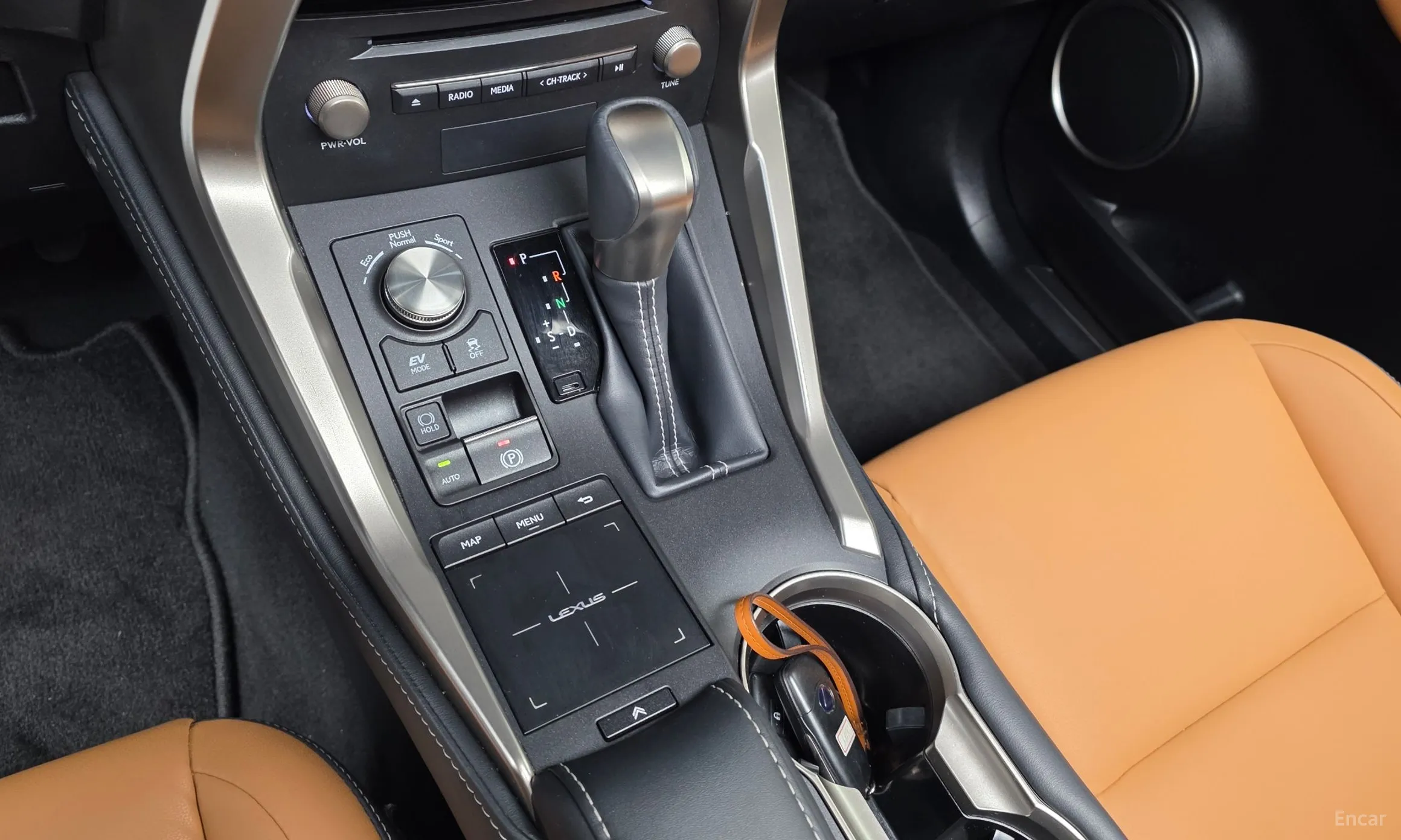 Lexus NX300h превью 9
