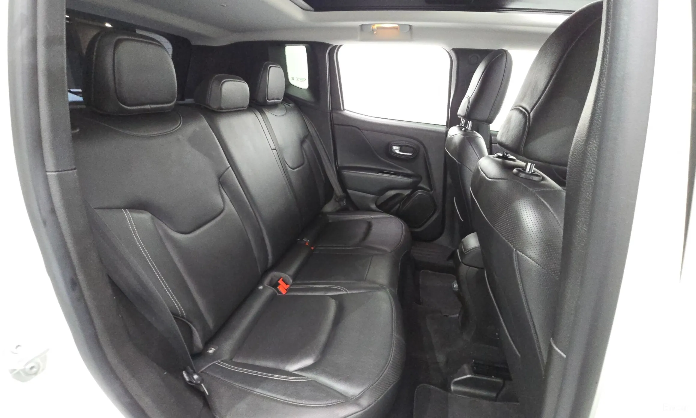 Jeep Renegade превью 12