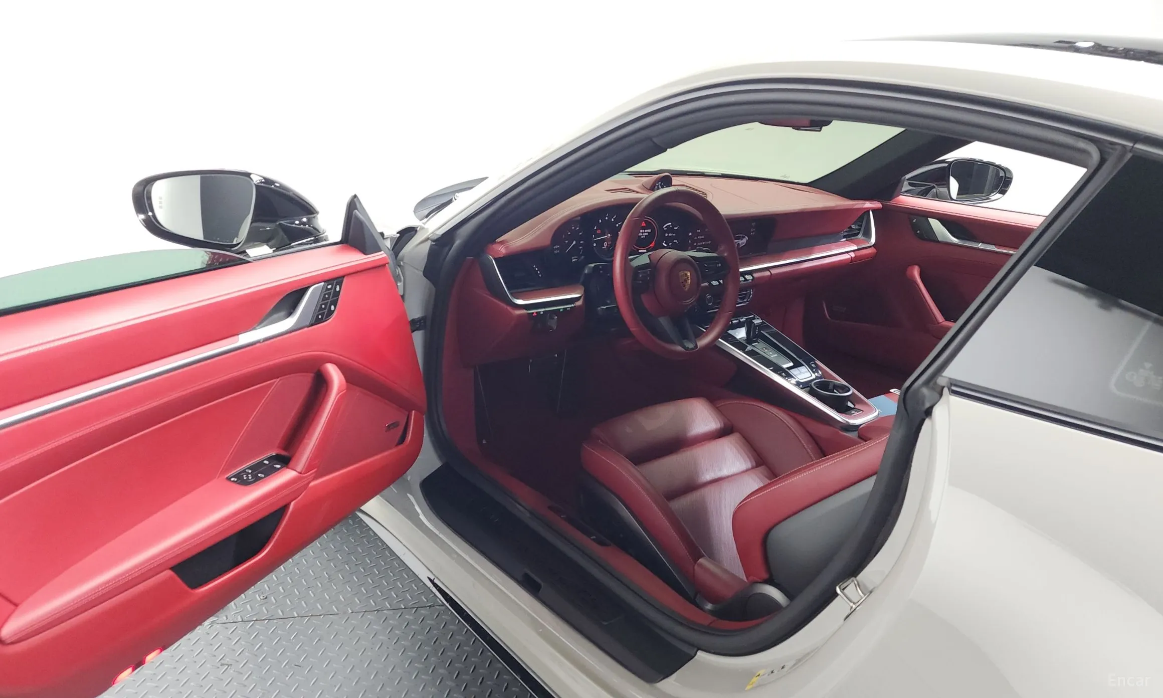 Porsche 911 (992) превью 10