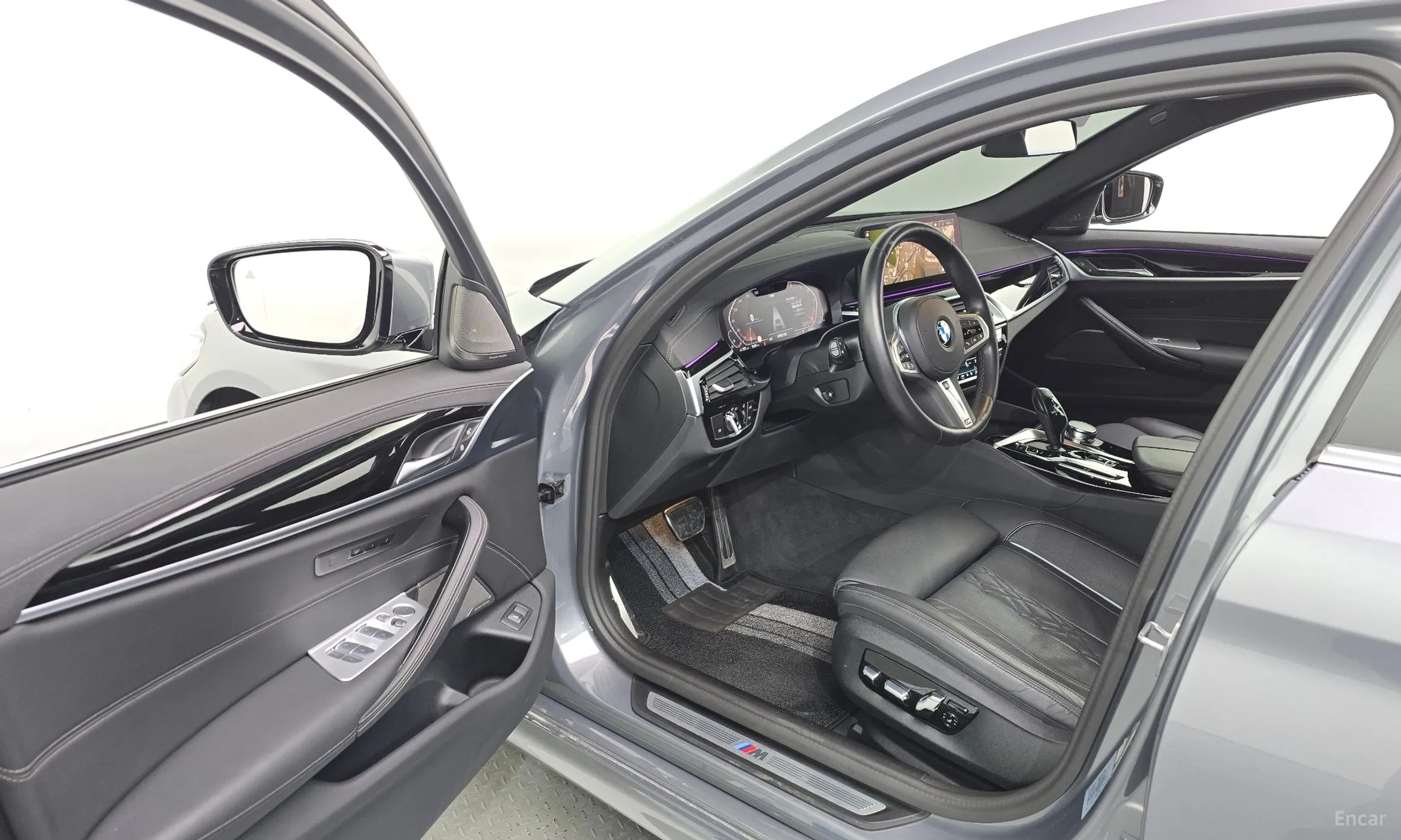 BMW 5 Series (G30) превью 10
