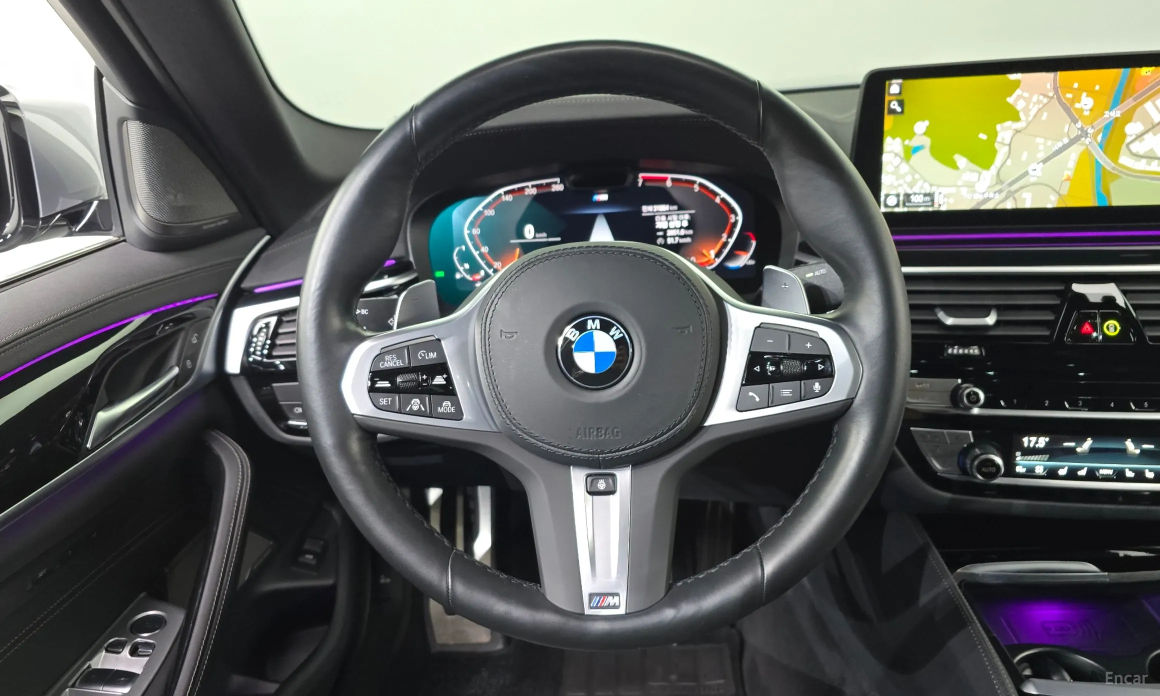 BMW 5 Series (G30) превью 13