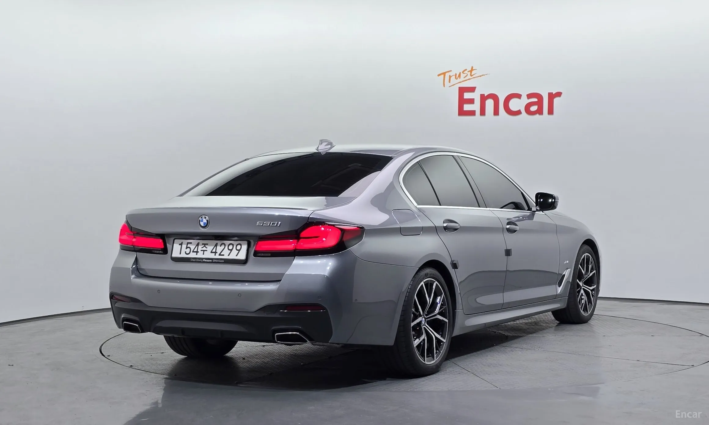 BMW 5 Series (G30) превью 2