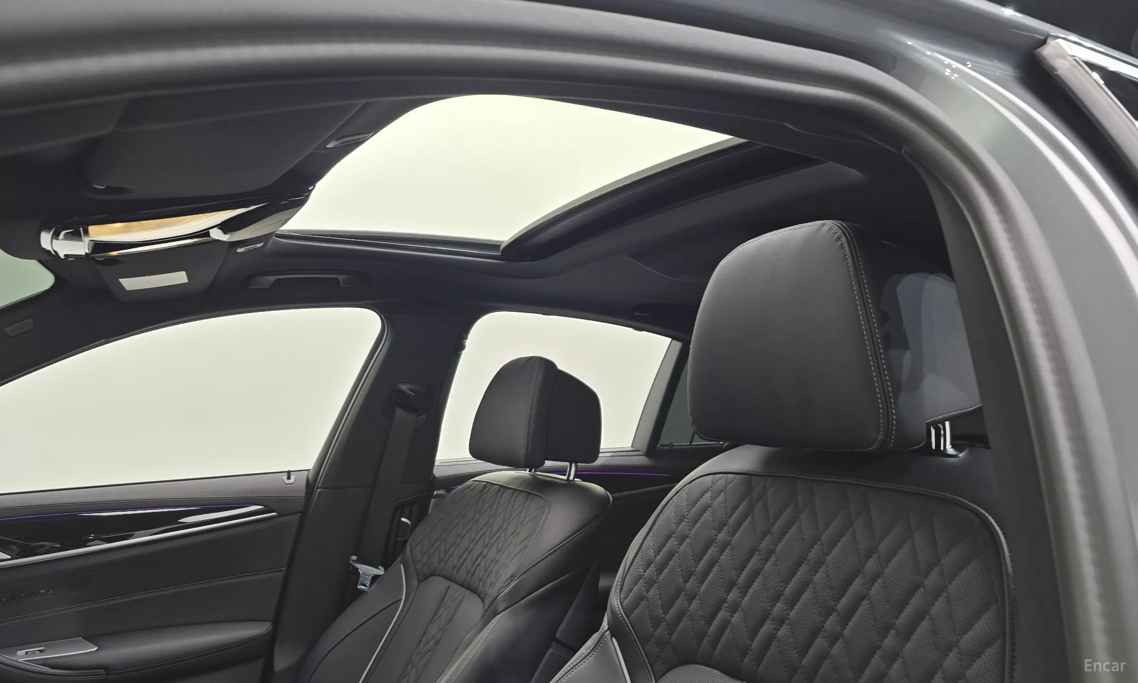 BMW 5 Series (G30) превью 16