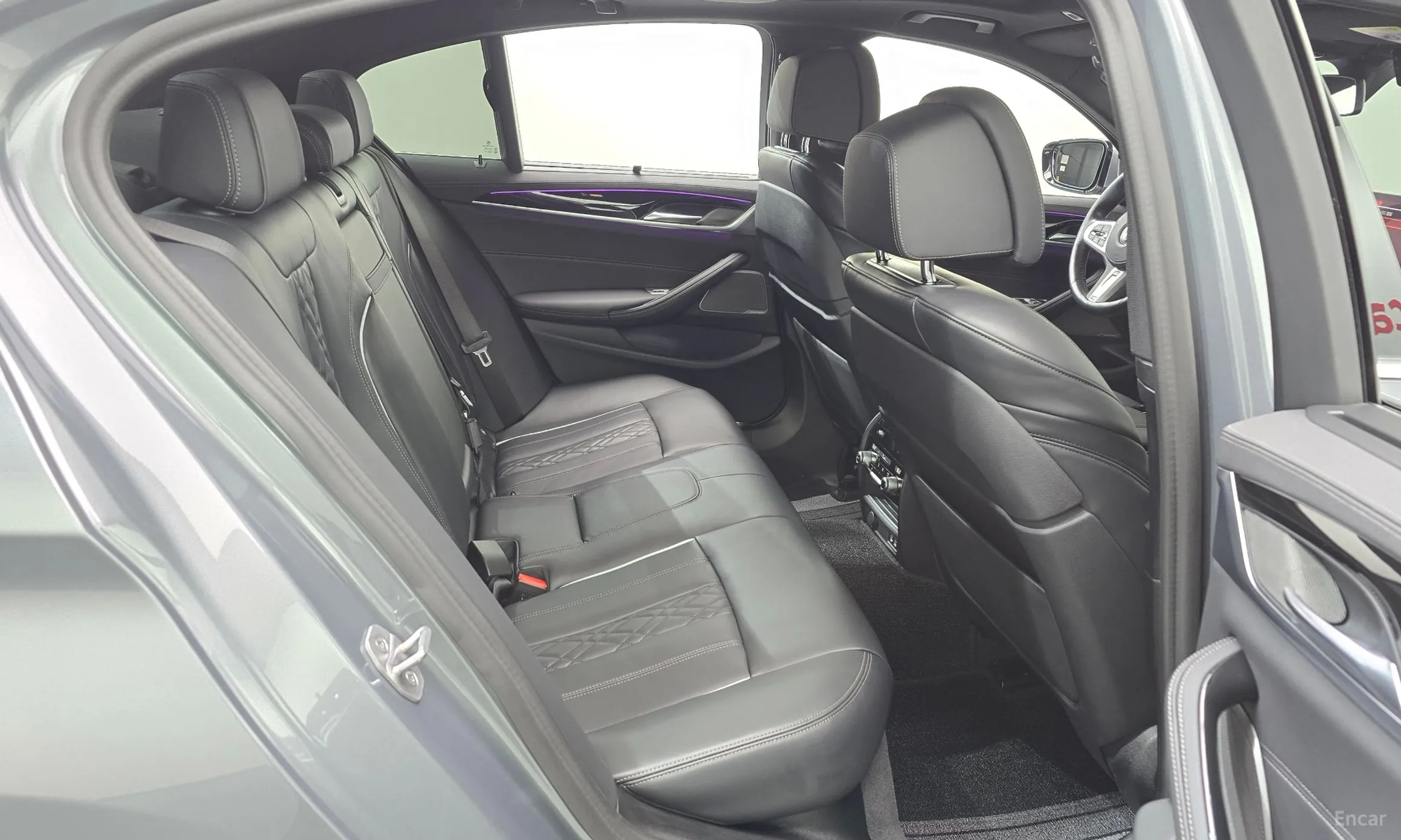 BMW 5 Series (G30) превью 19