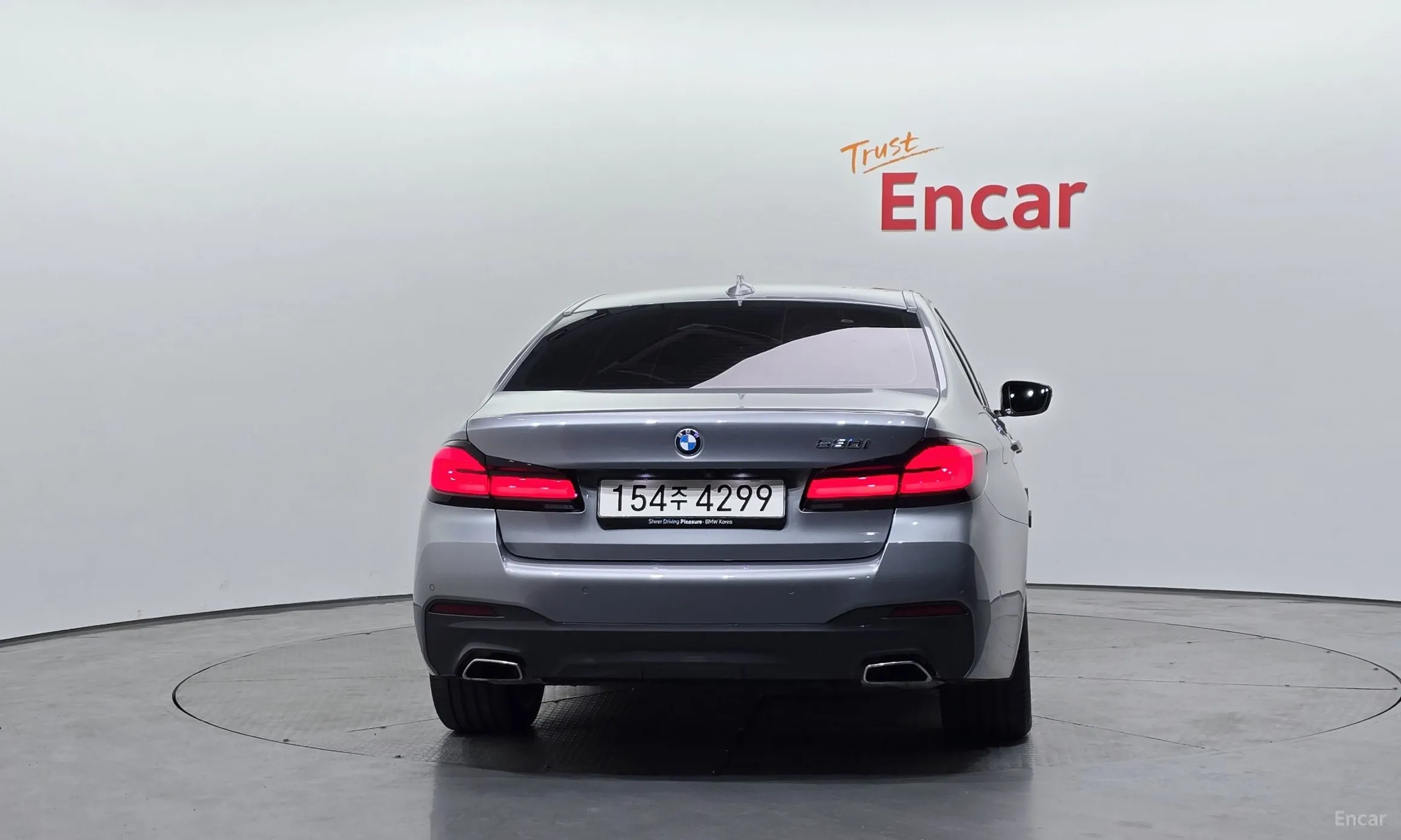 BMW 5 Series (G30) превью 4