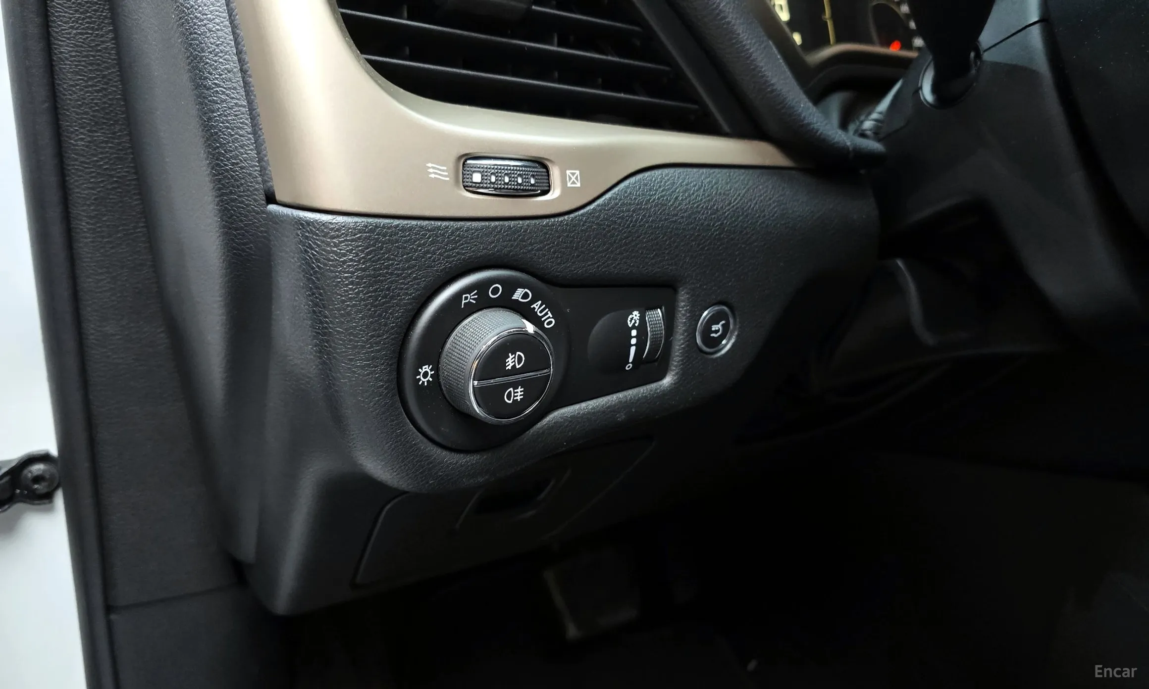 Jeep Cherokee (KL) превью 16