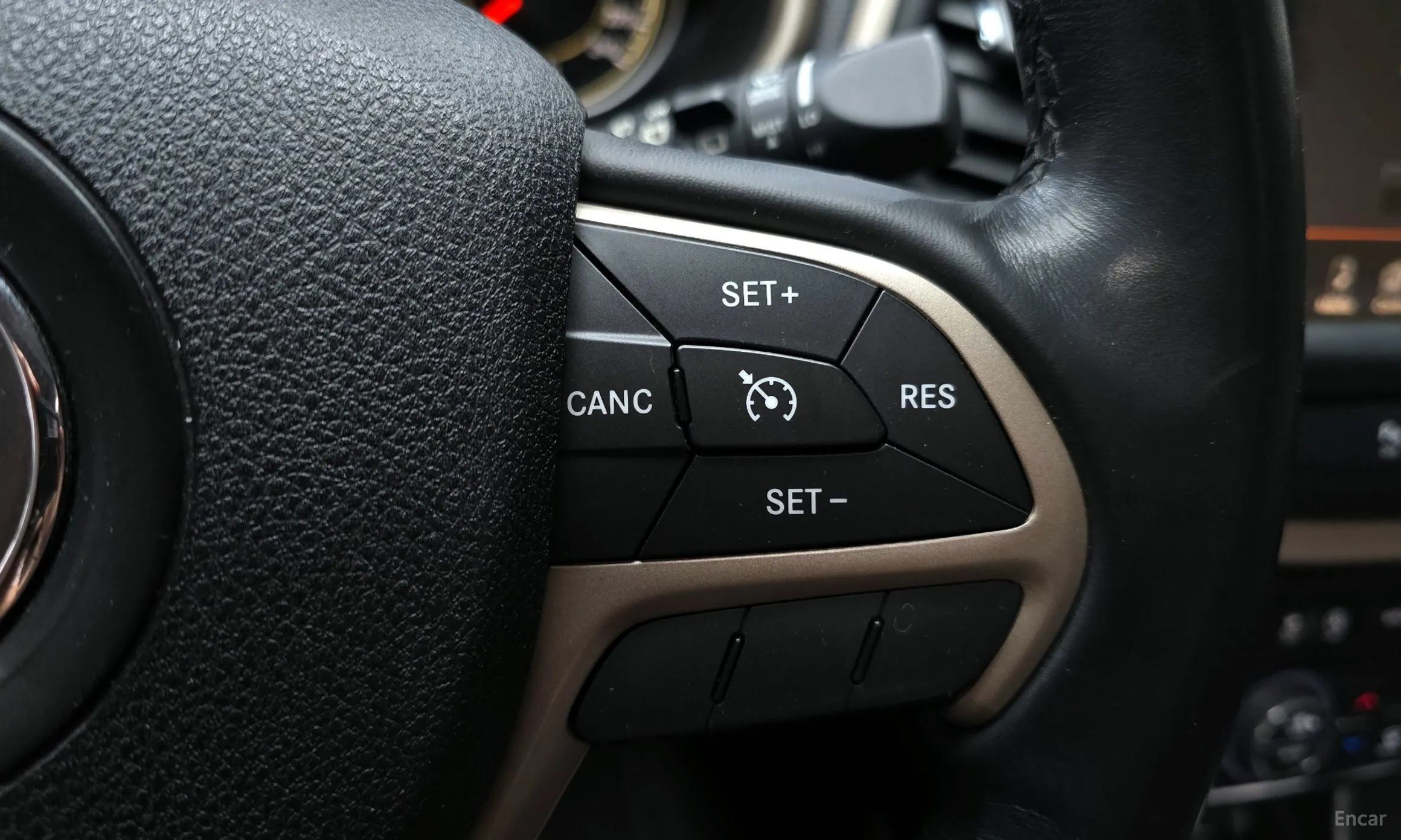 Jeep Cherokee (KL) превью 18