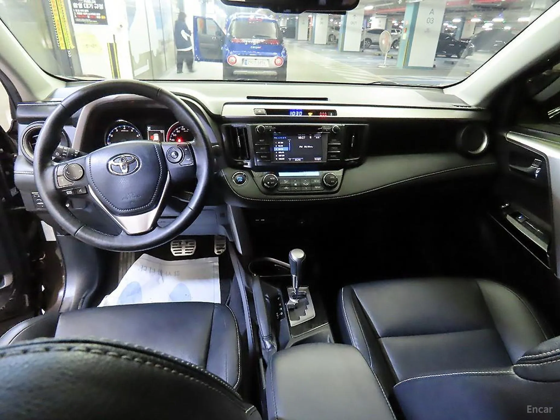 Toyota RAV4 превью 10
